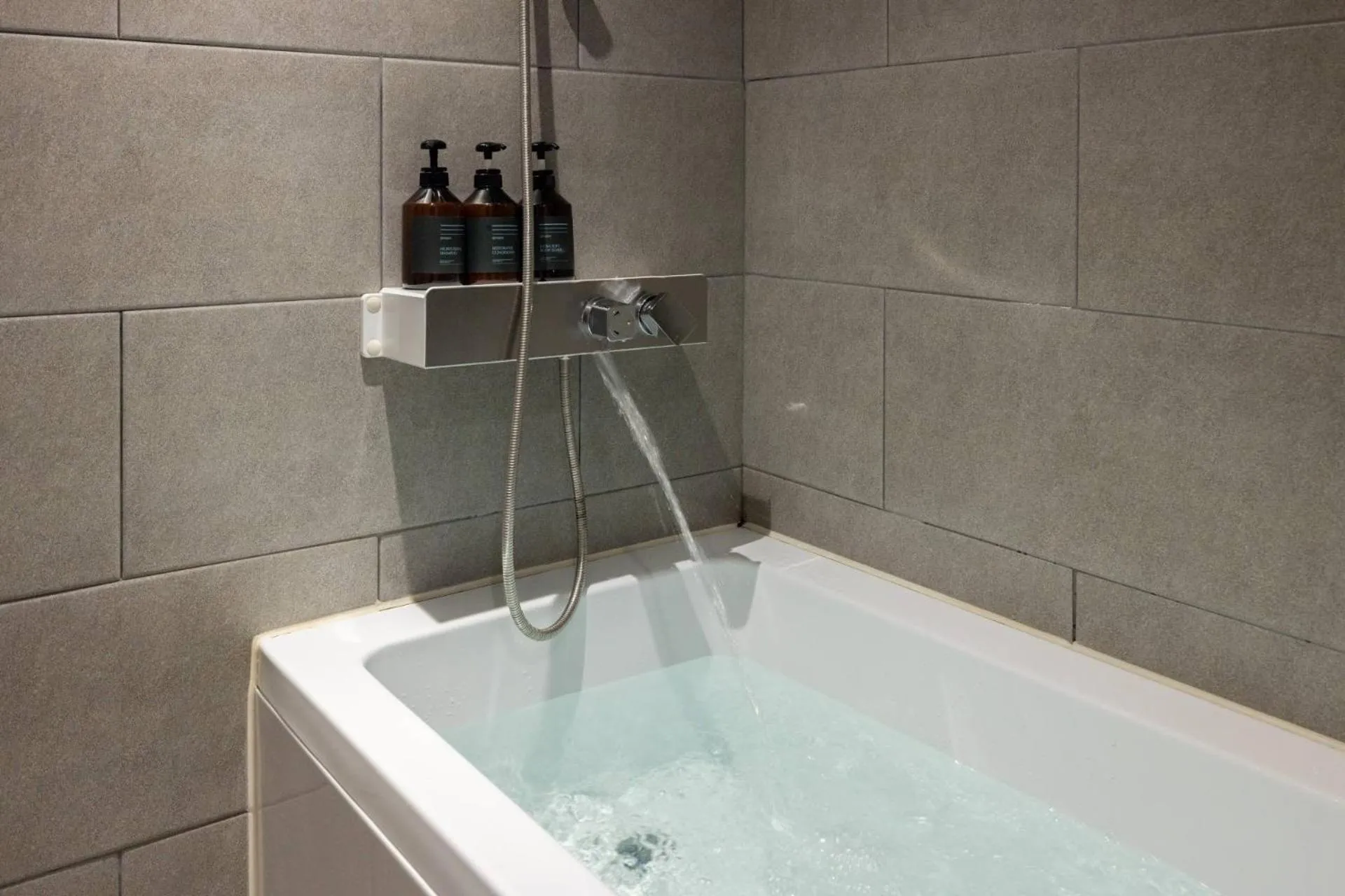 Bath in Anook Ryokan Hotel Ansan station