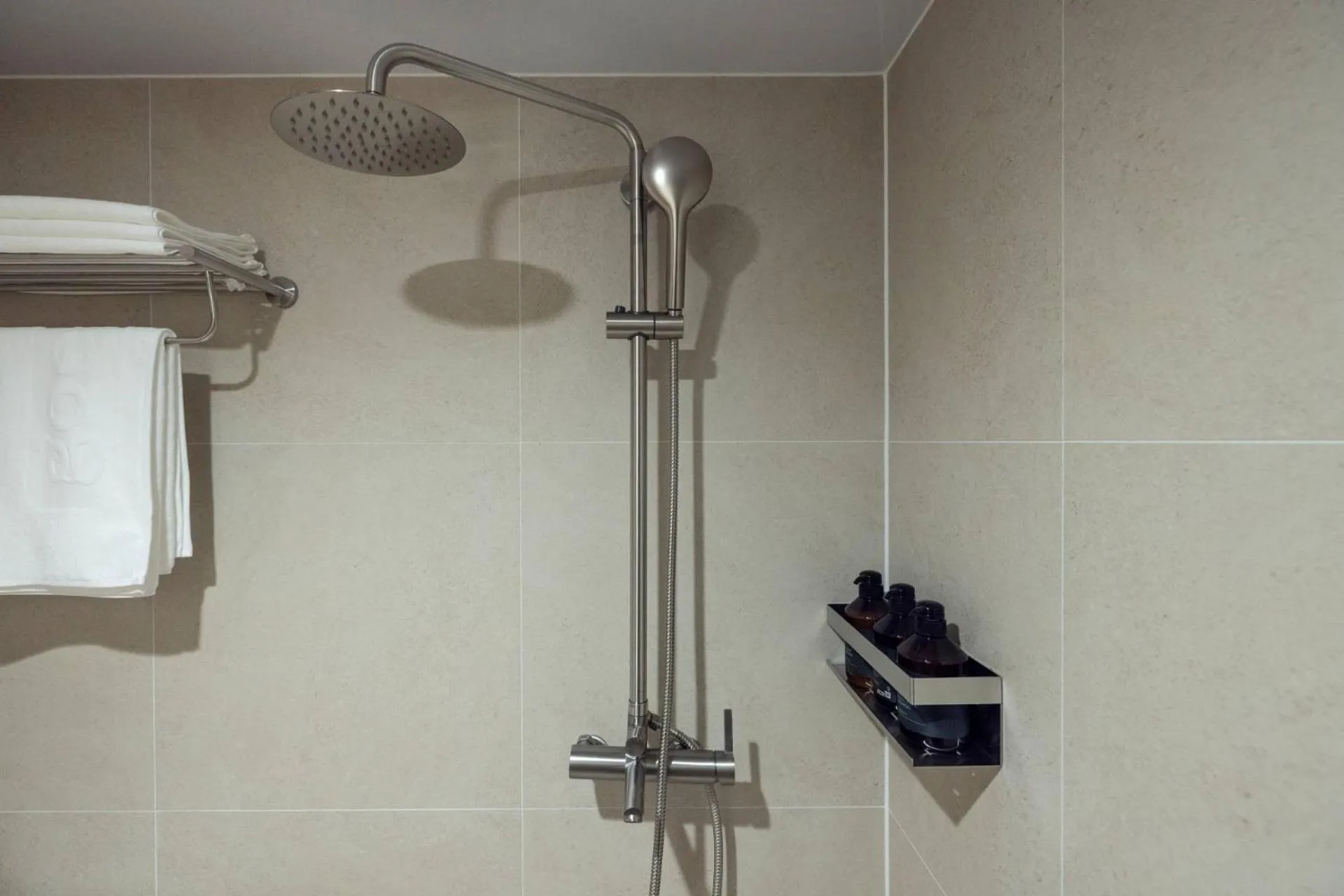 Shower in Anook Ryokan Hotel Ansan station