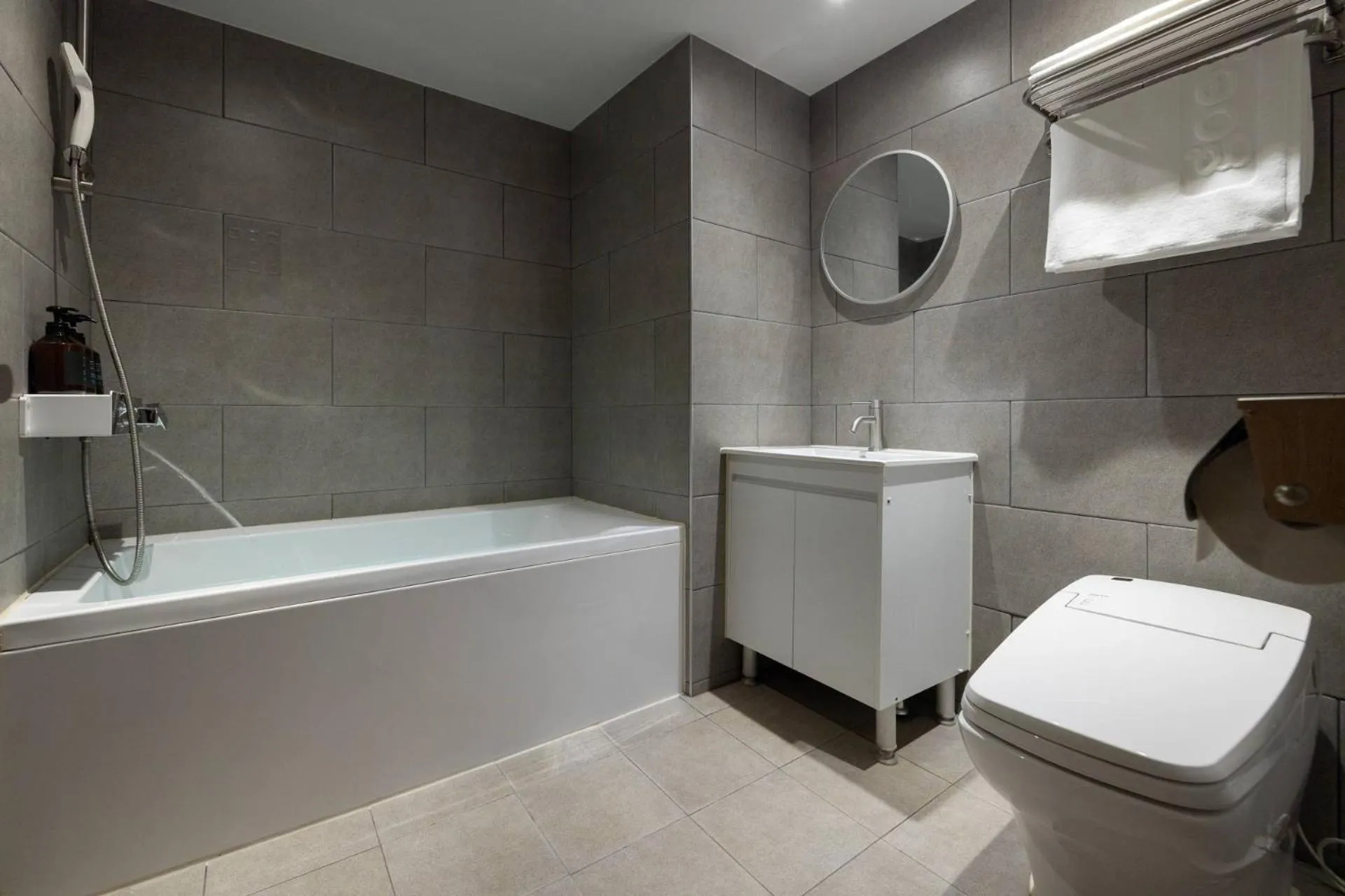 Bath in Anook Ryokan Hotel Ansan station