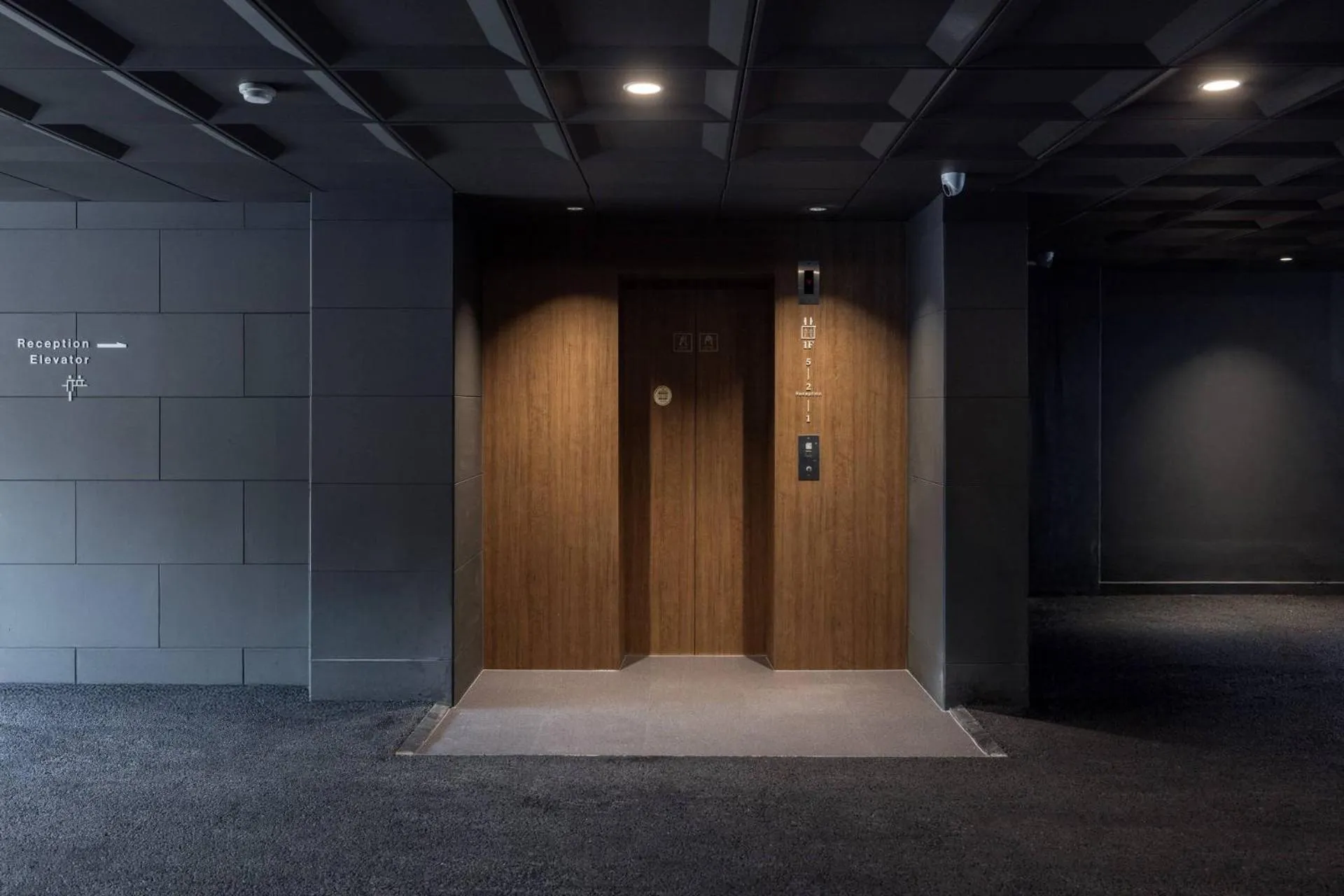 elevator in Anook Ryokan Hotel Ansan station