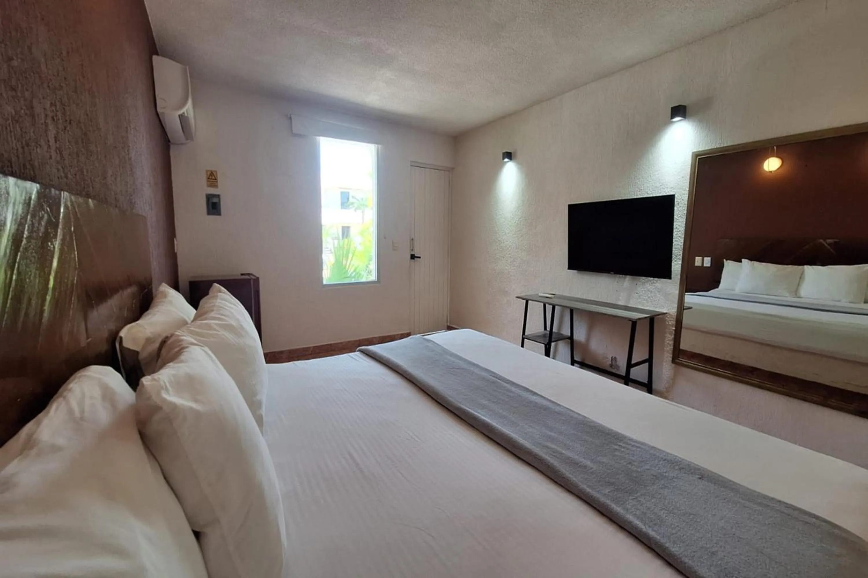 Bedroom, Bed in Capital O Hotel Rolovi Cancún