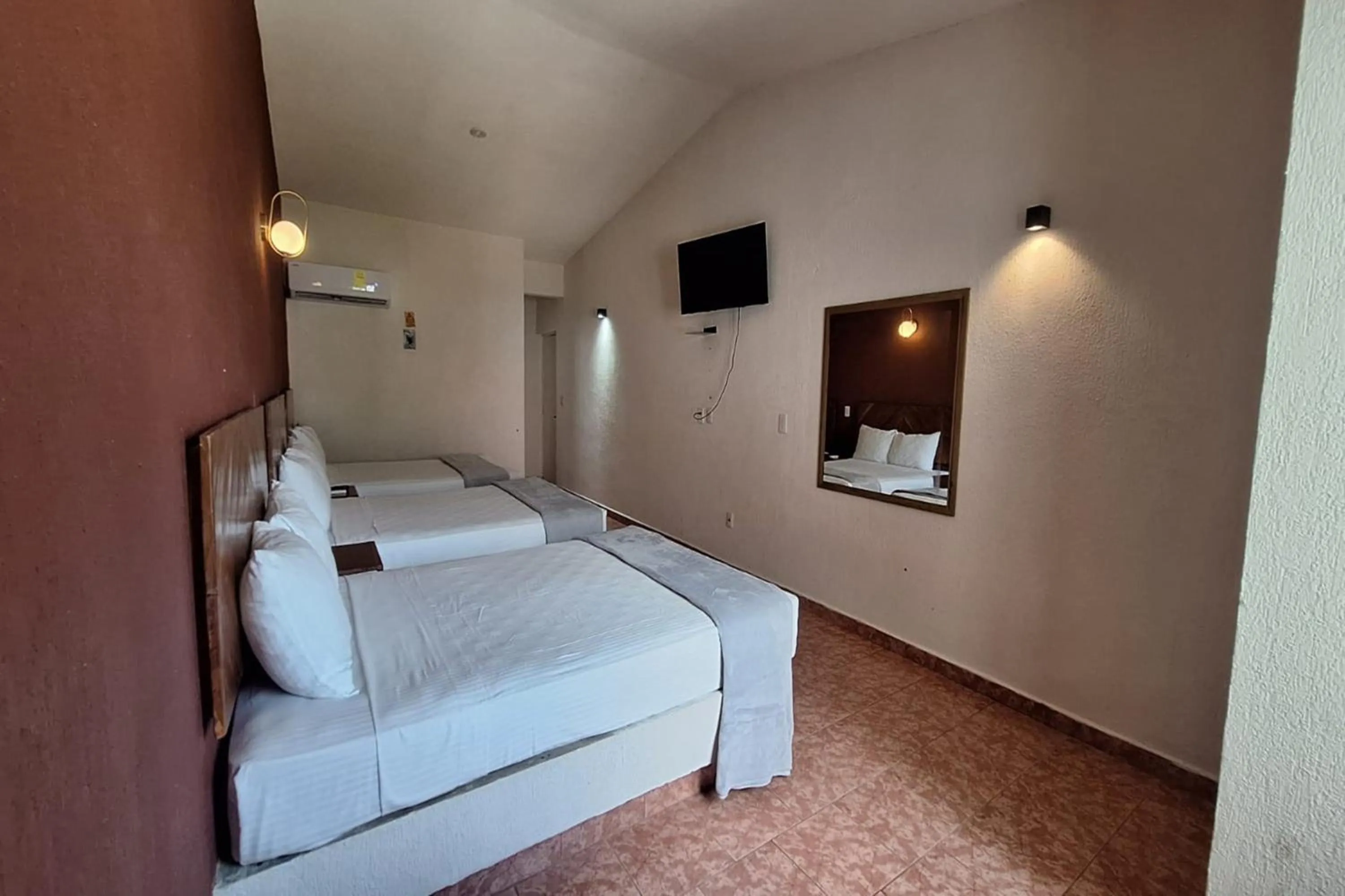 Bedroom, Bed in Capital O Hotel Rolovi Cancún