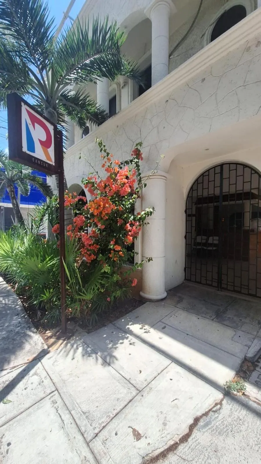 Facade/entrance in Capital O Hotel Rolovi Cancún