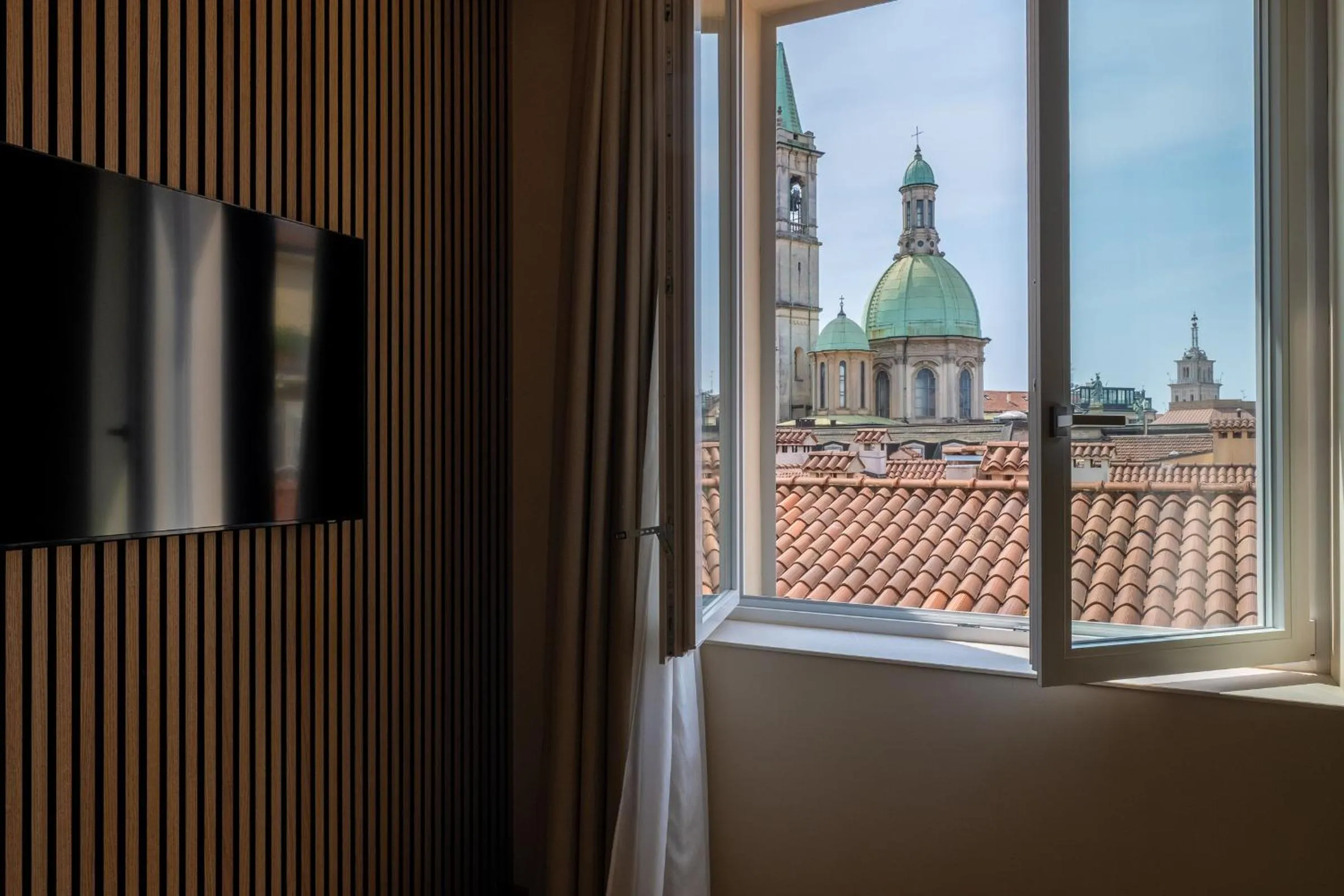 City view in Oriana Homèl Milano