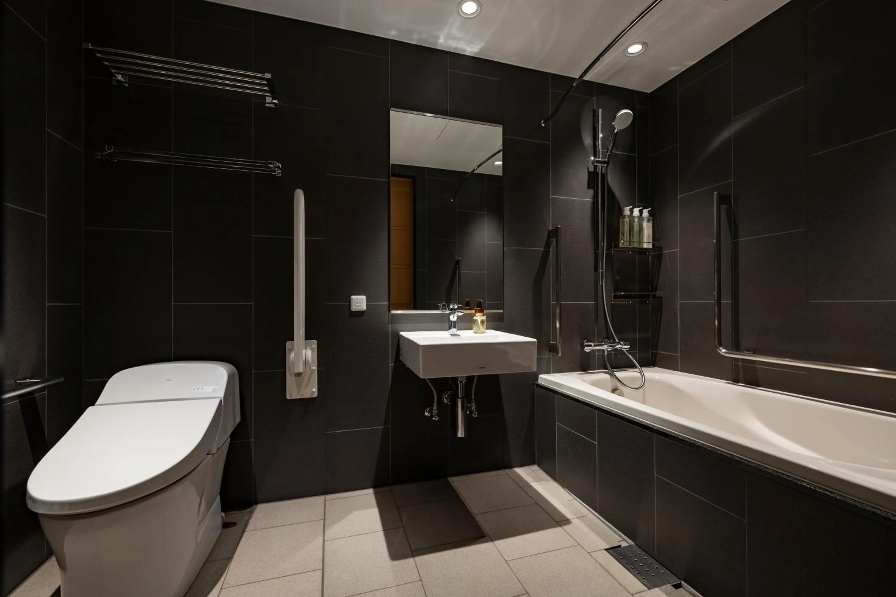 Shower in yugen kyoto shijo