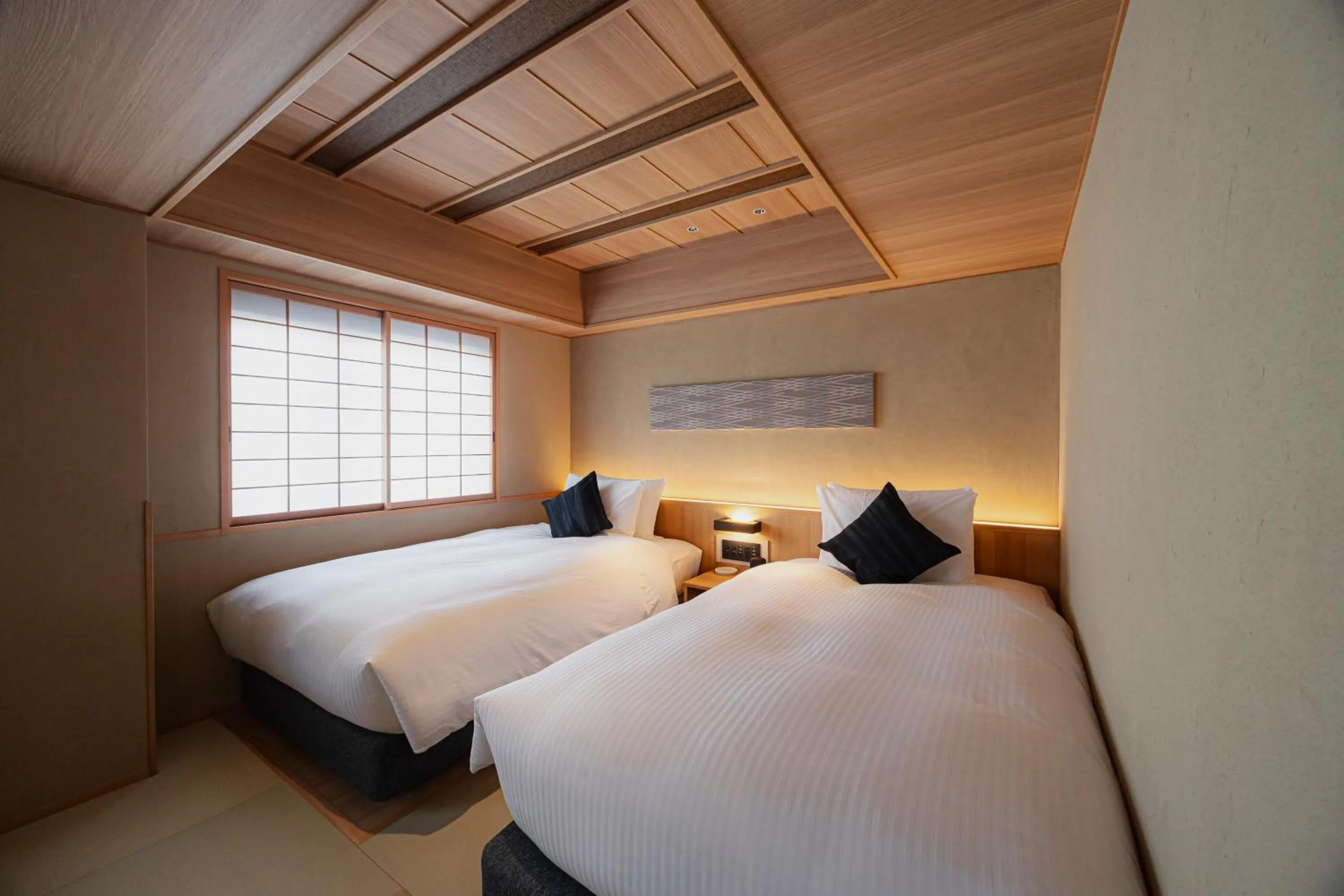 Photo of the whole room, Bed in yugen kyoto shijo