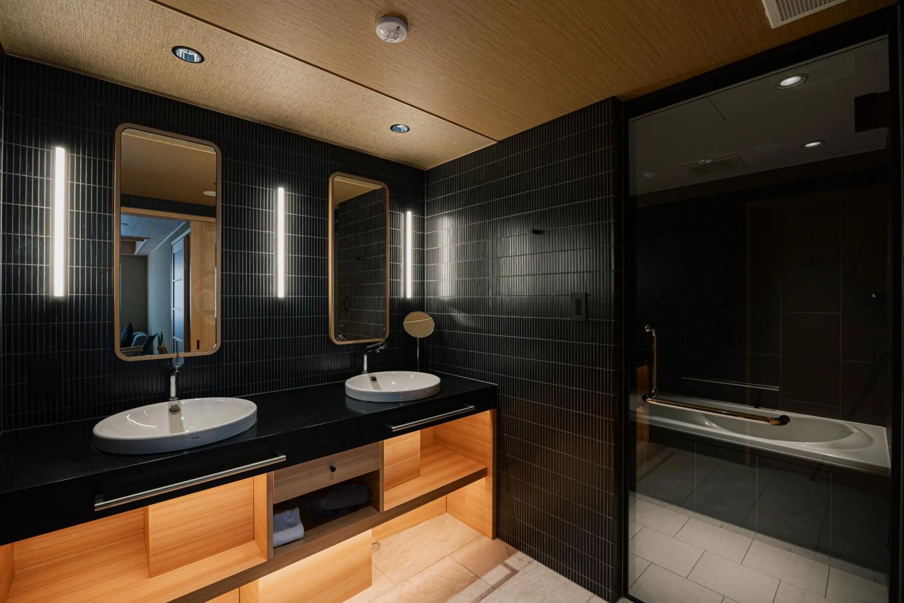 Photo of the whole room in yugen kyoto shijo