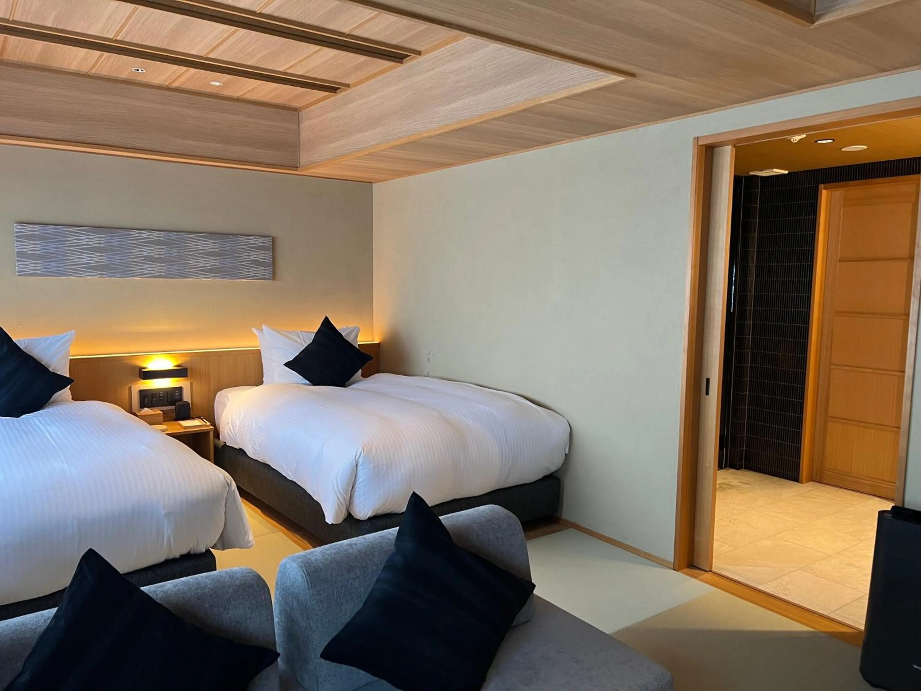 Photo of the whole room, Bed in yugen kyoto shijo