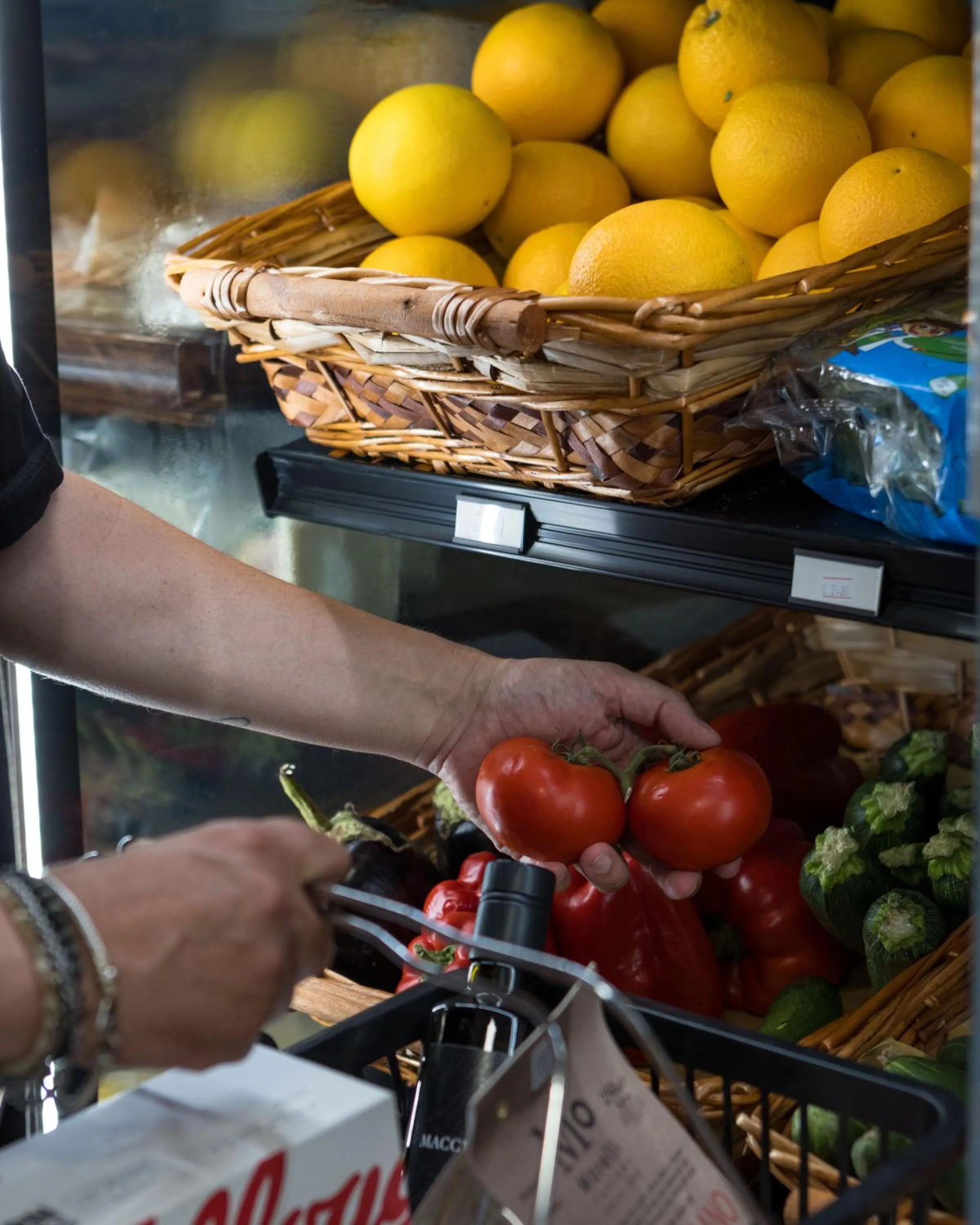 On-site shops in Residence Solemaremma