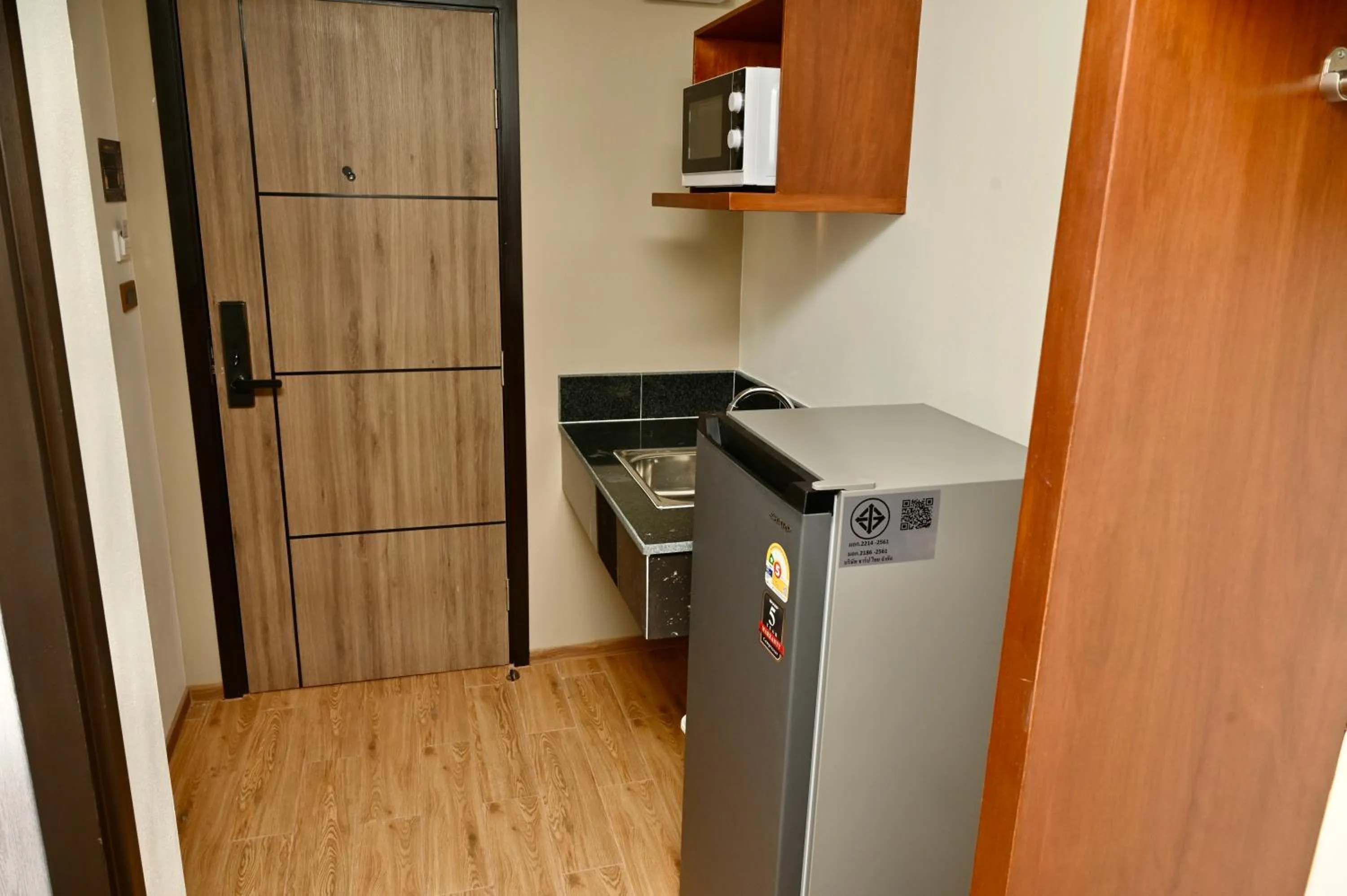 microwave in Metro Hotel Phahonyothin 35