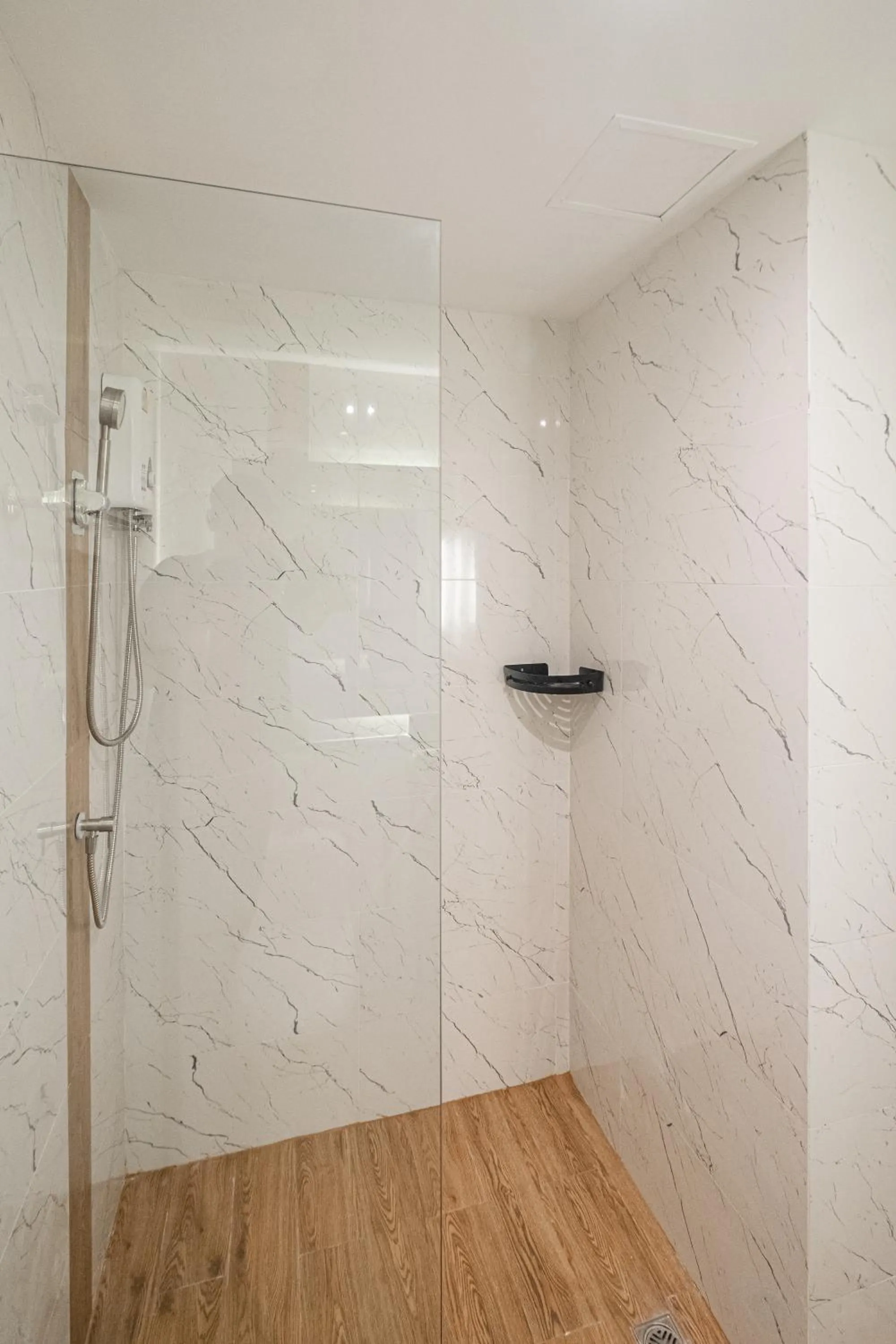 Shower in Metro Hotel Phahonyothin 35