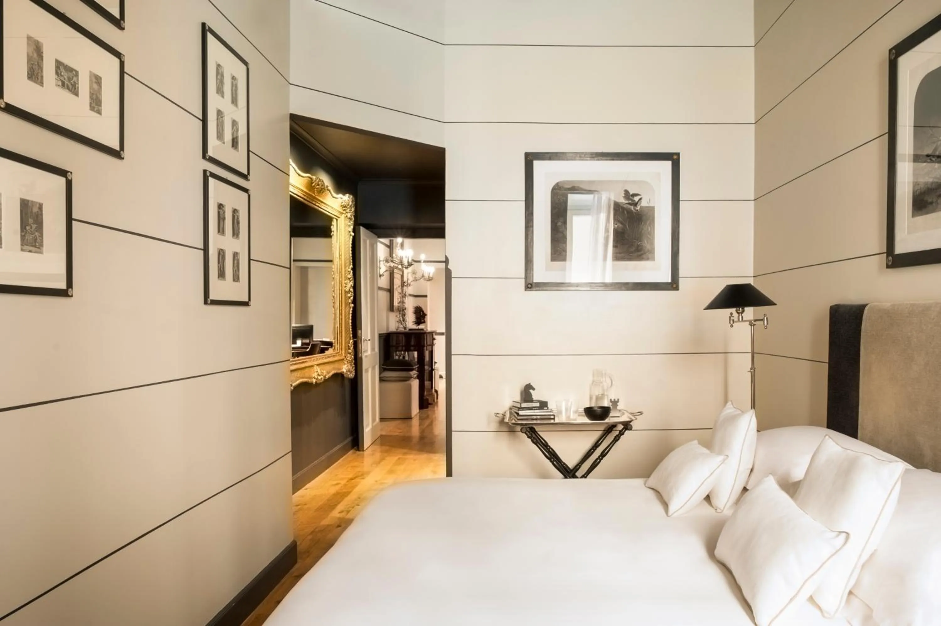 Photo of the whole room, Bed in Crossing Condotti