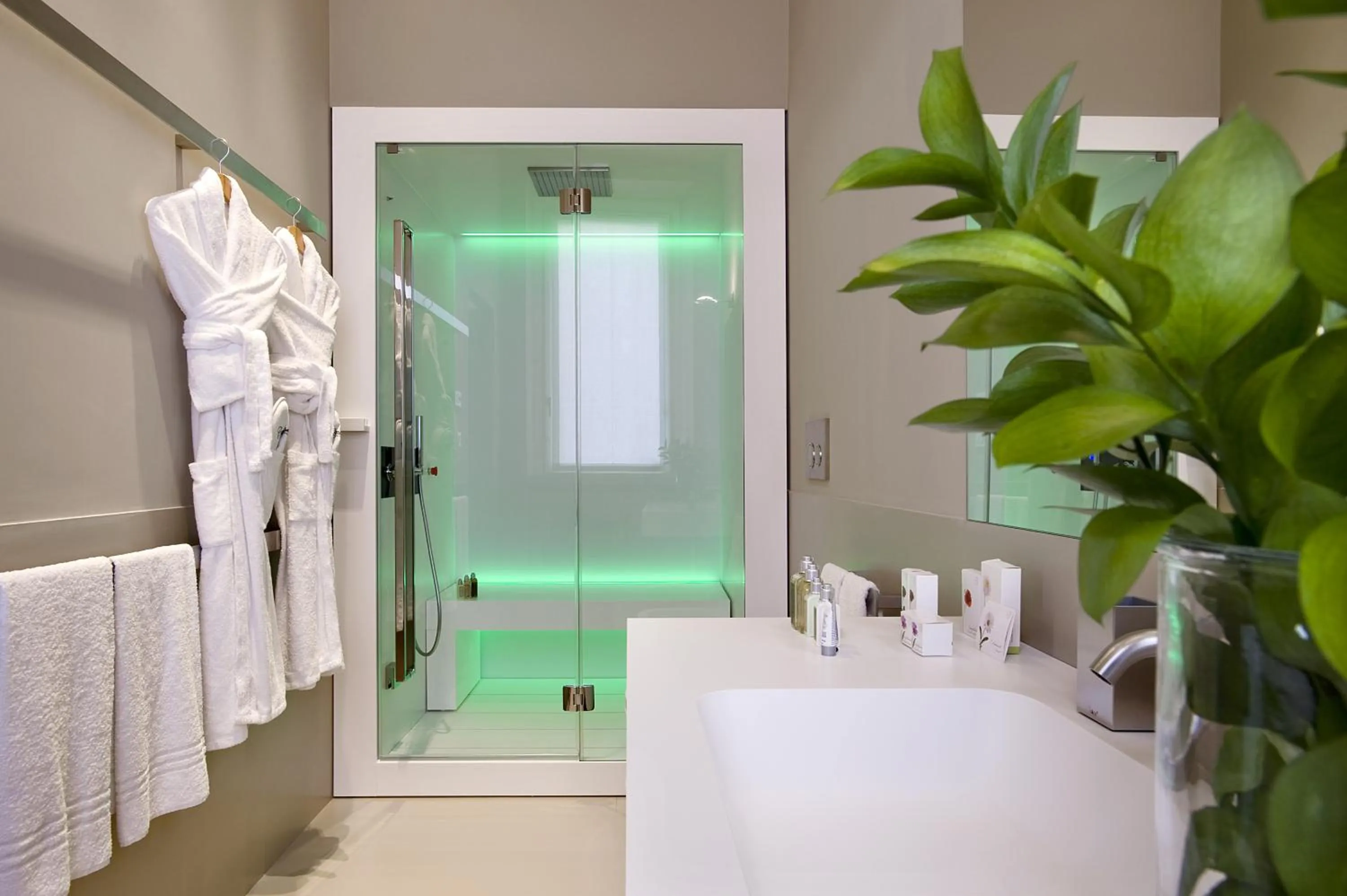 Steam room in Crossing Condotti