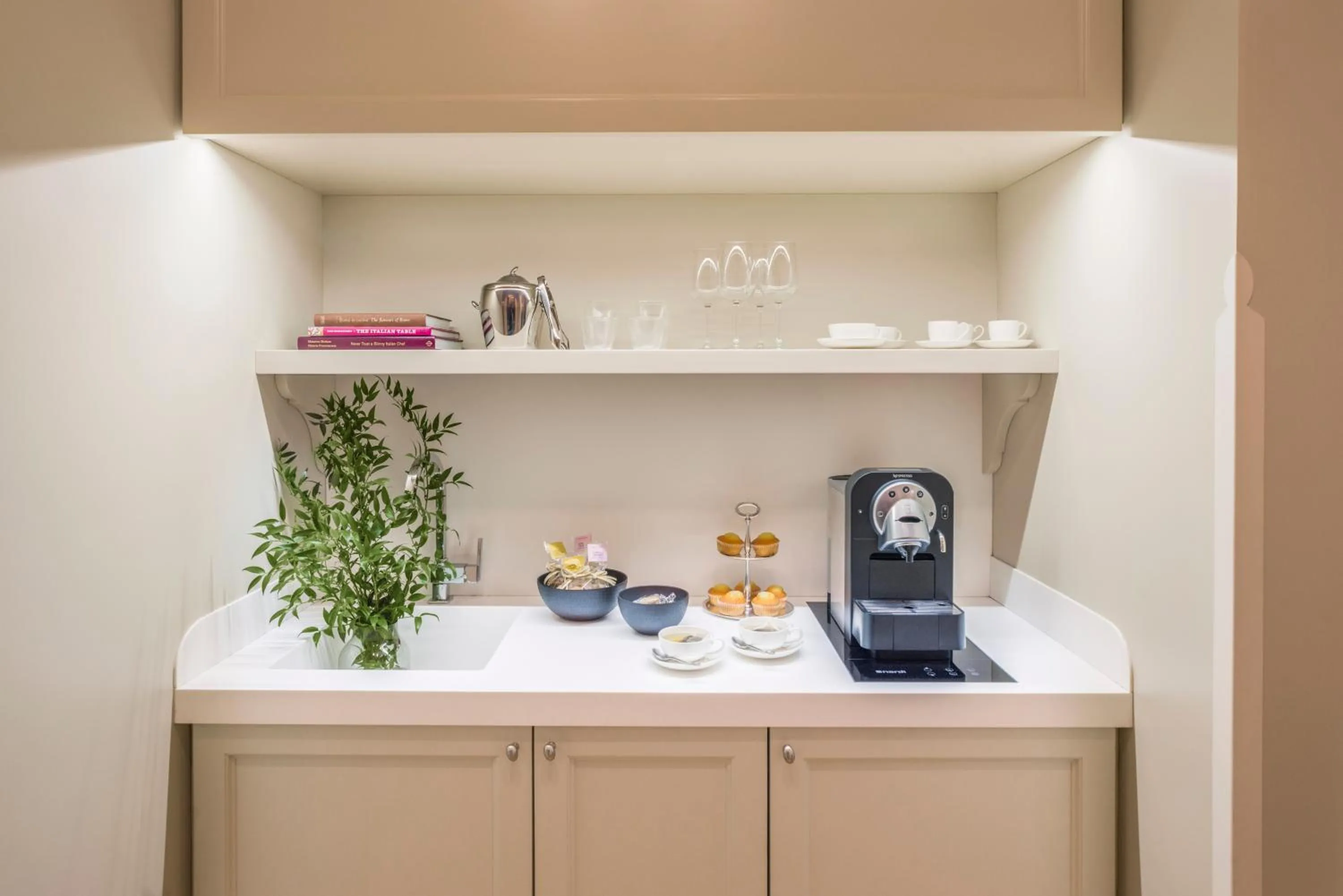 Coffee/tea facilities in Crossing Condotti