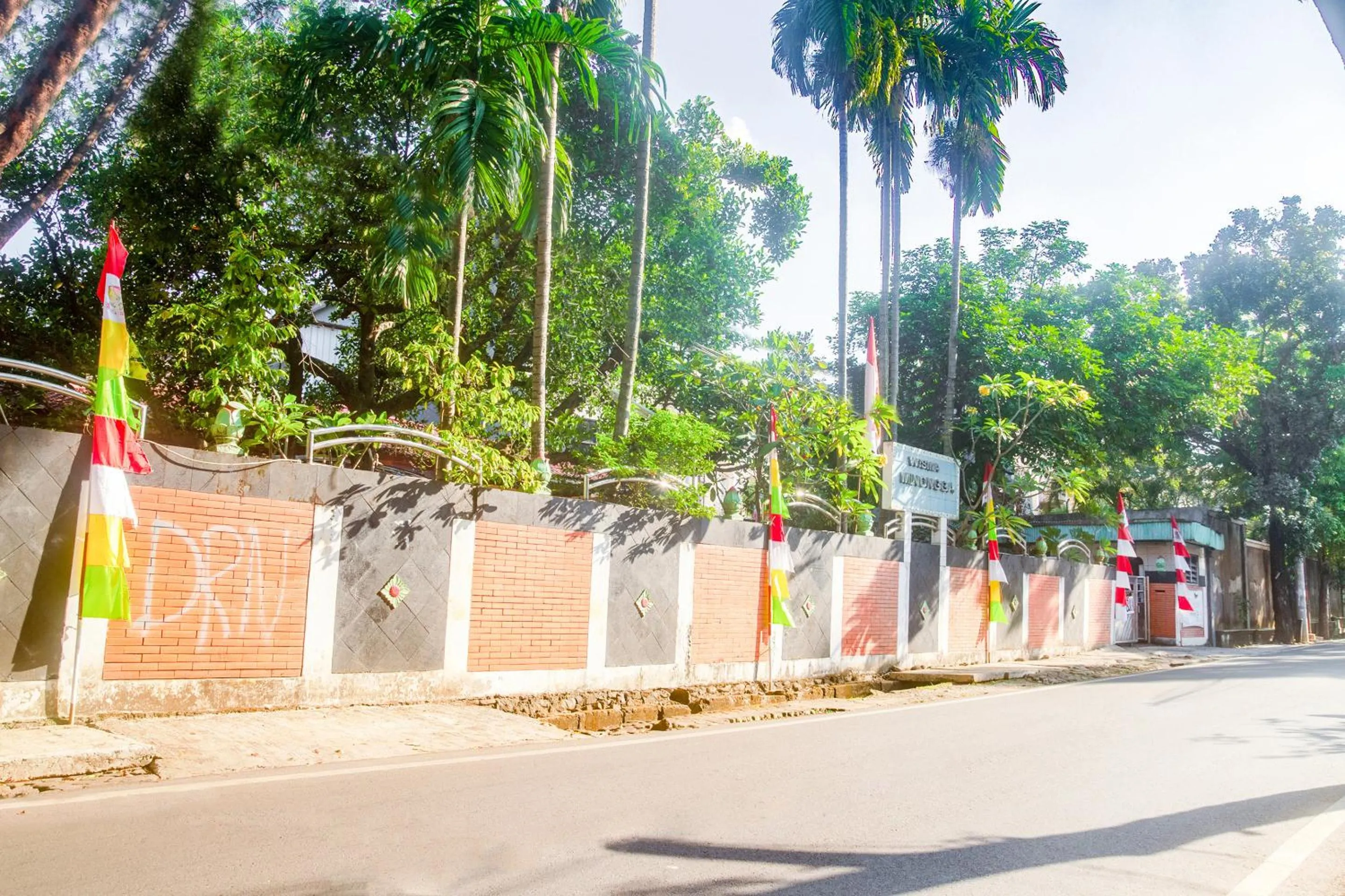 Facade/entrance in Hotel O Jakarta near One Belpark Mall formerly Wisma Minongga