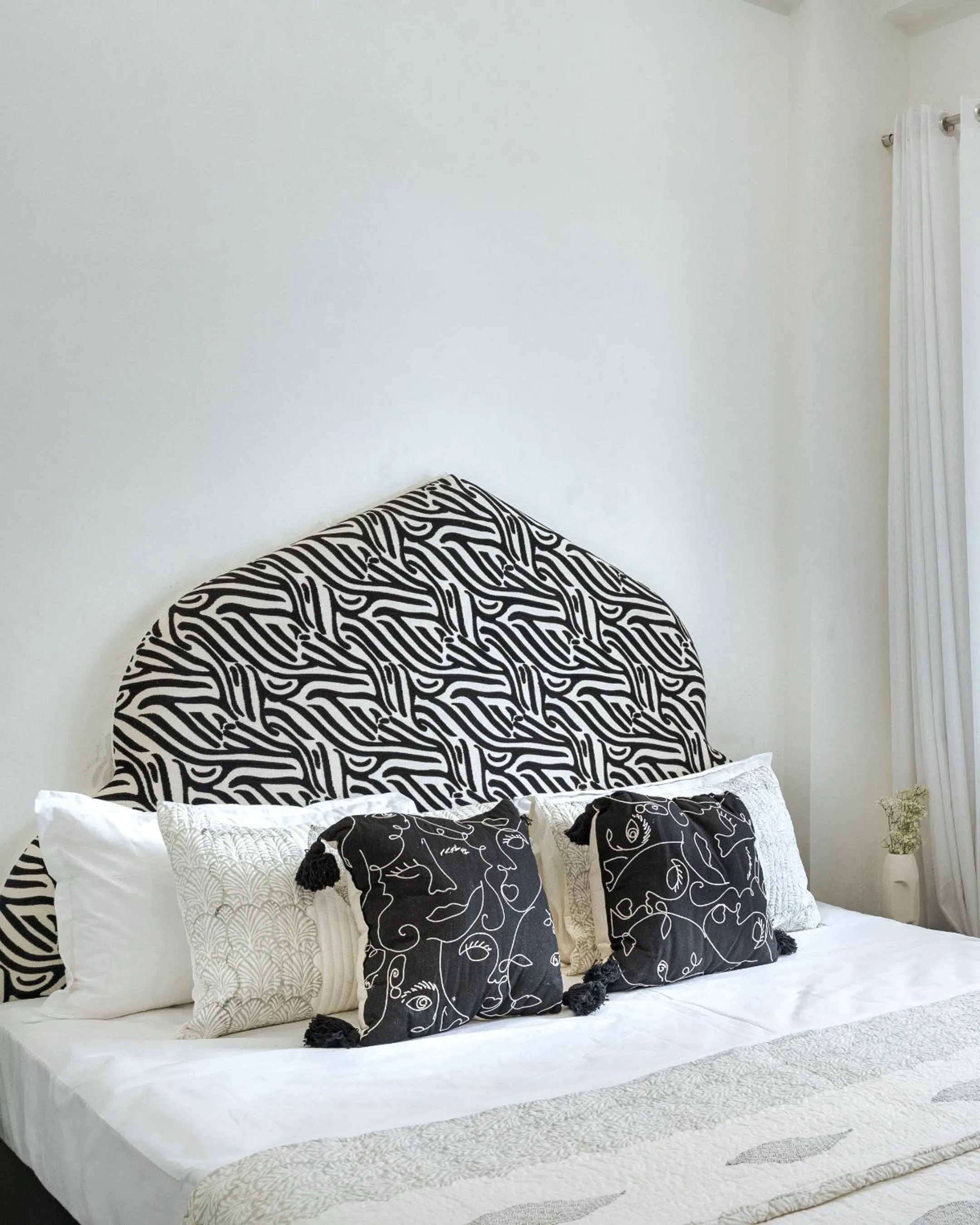 Bedroom, Bed in Thamosa Stays