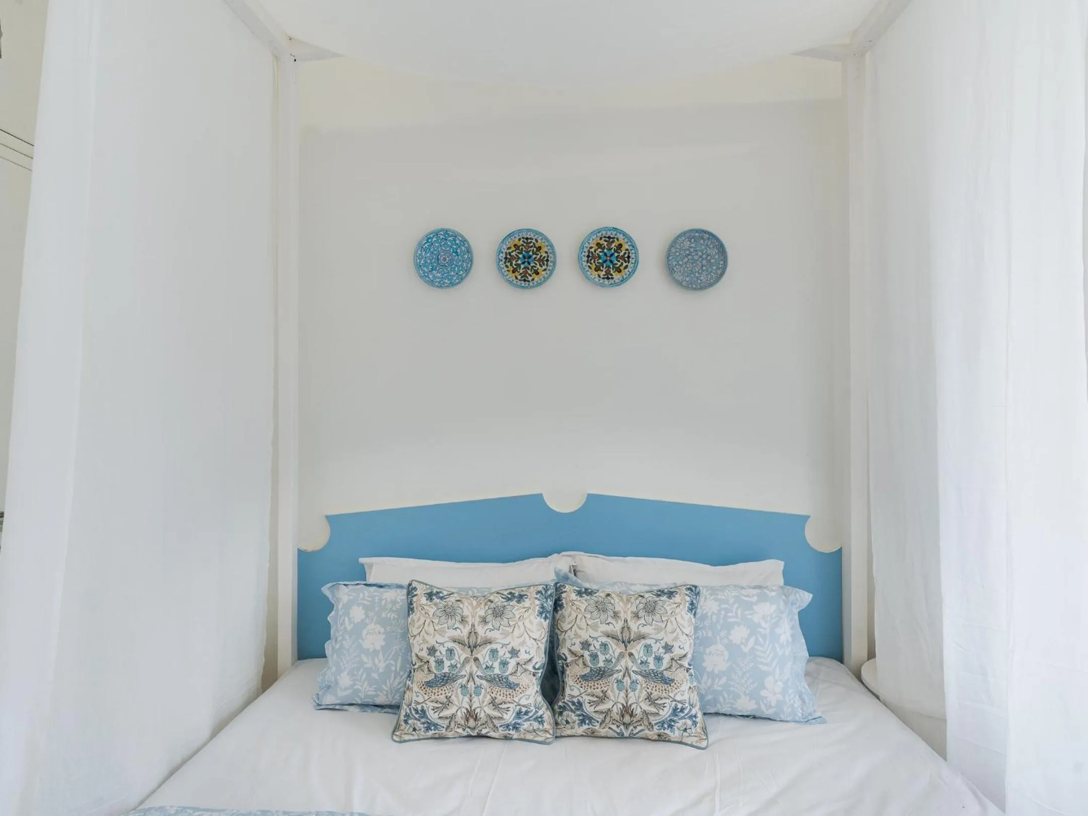 Bed in Thamosa Stays