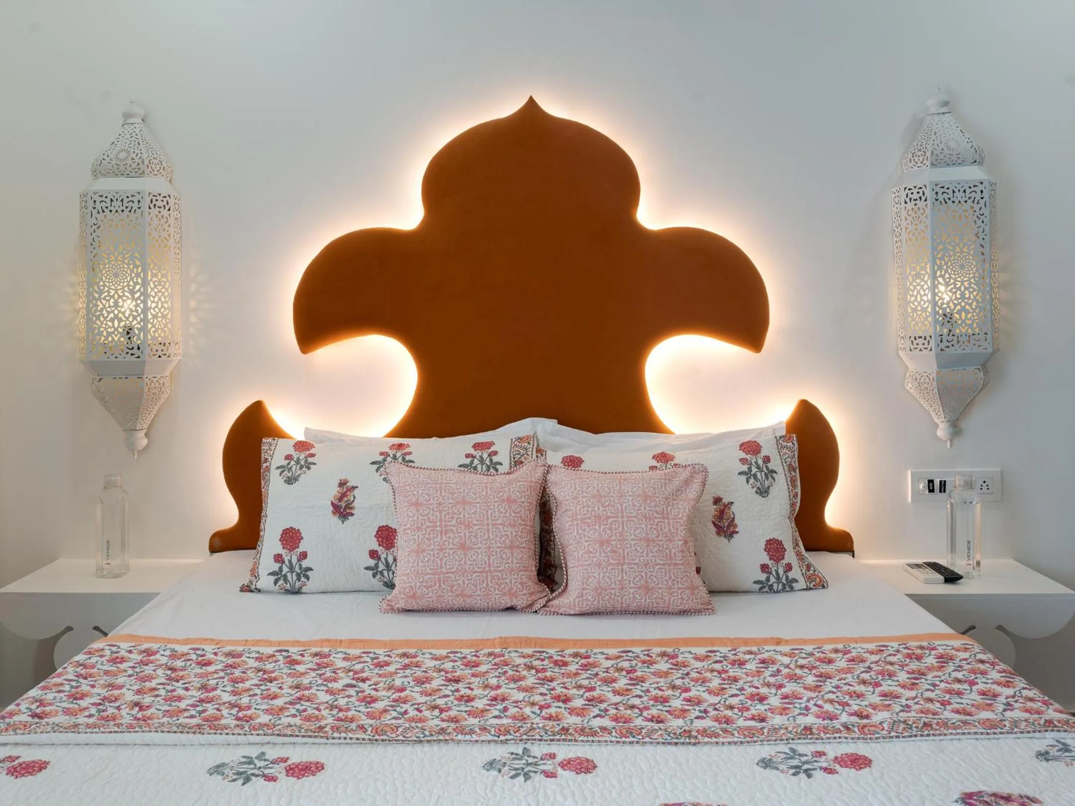 Bed in Thamosa Stays