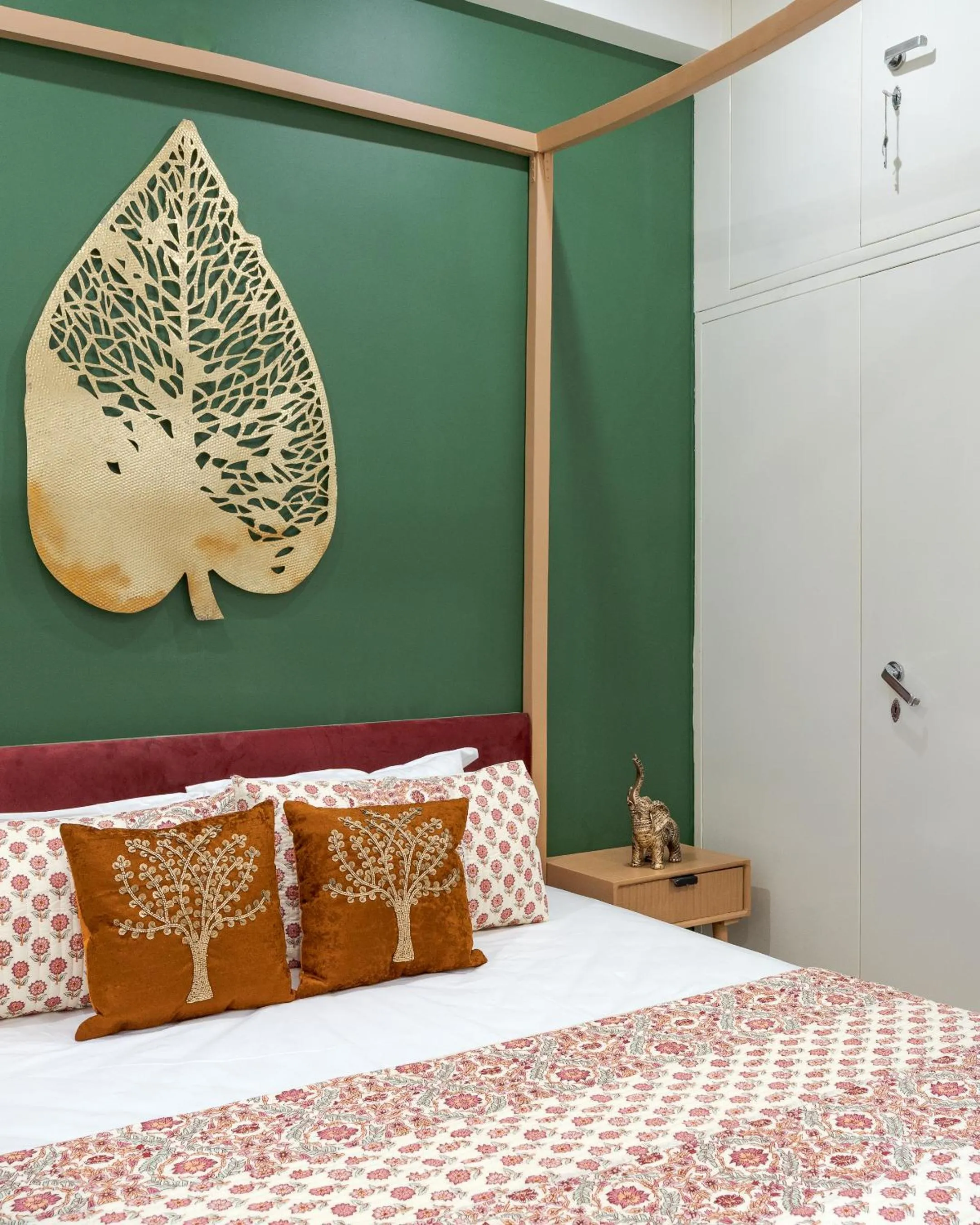 Bed in Thamosa Stays