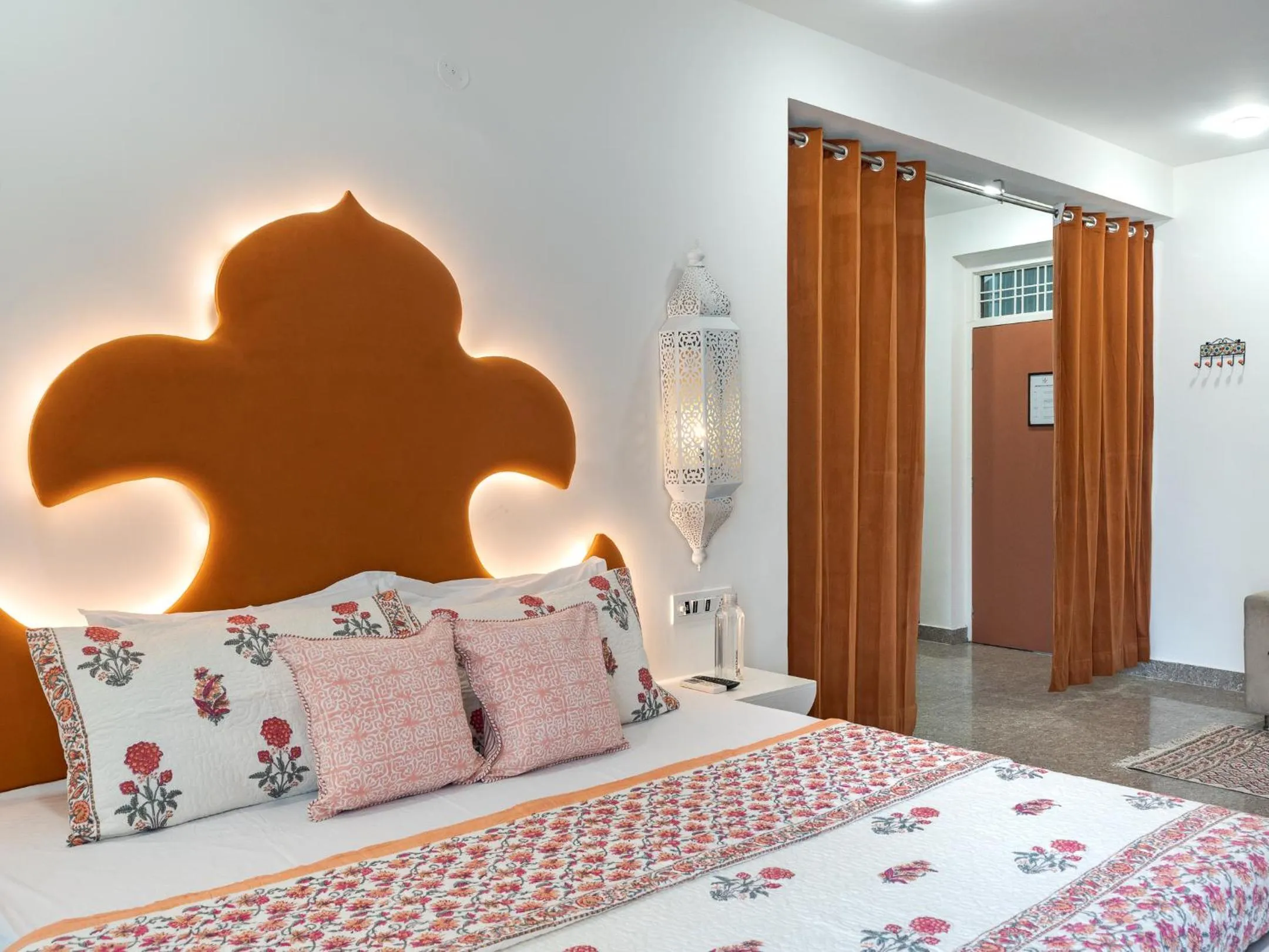 Bed in Thamosa Stays