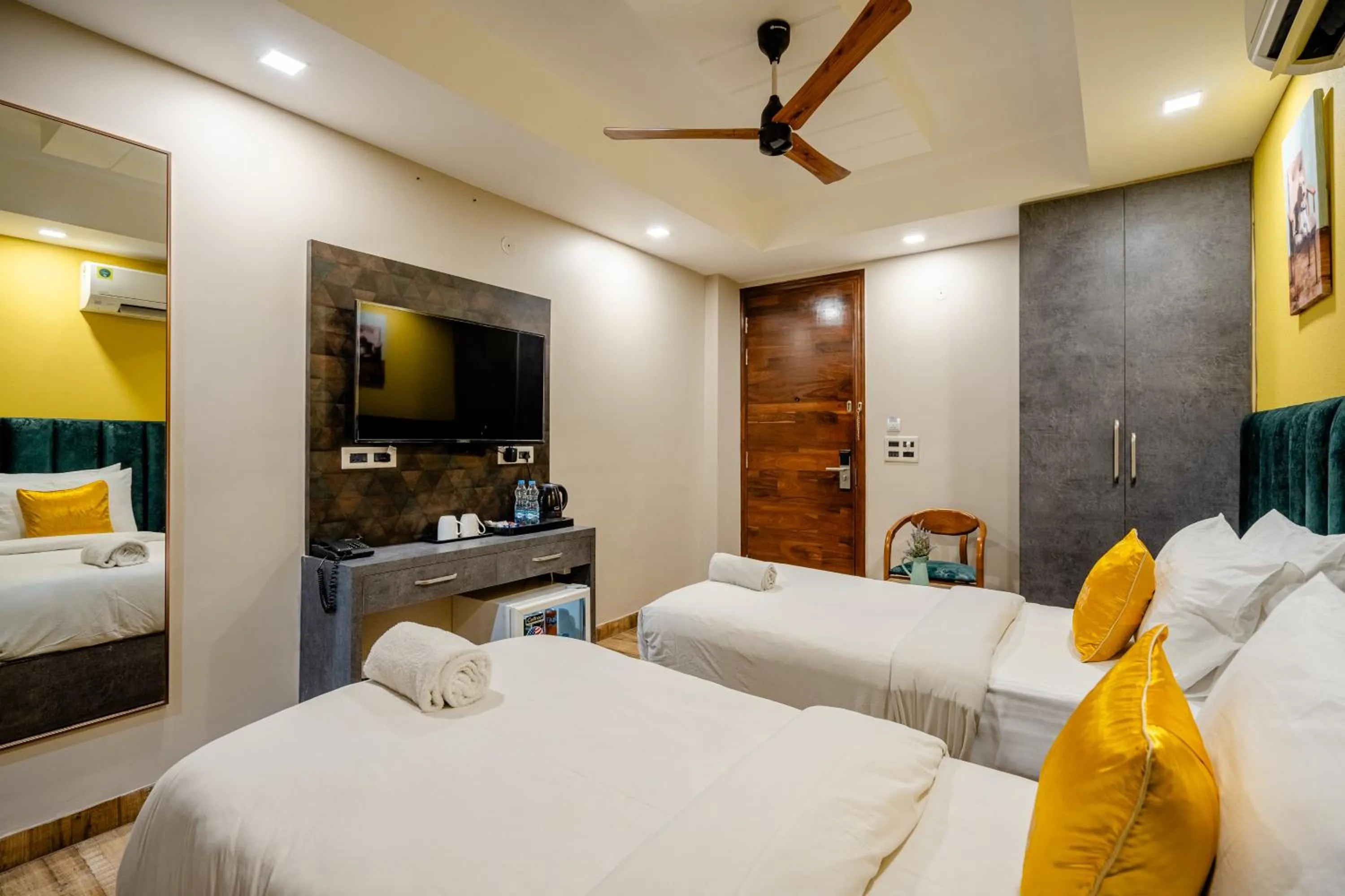 Photo of the whole room, Bed in Lime Tree Hotel - Near Medanta Hospital