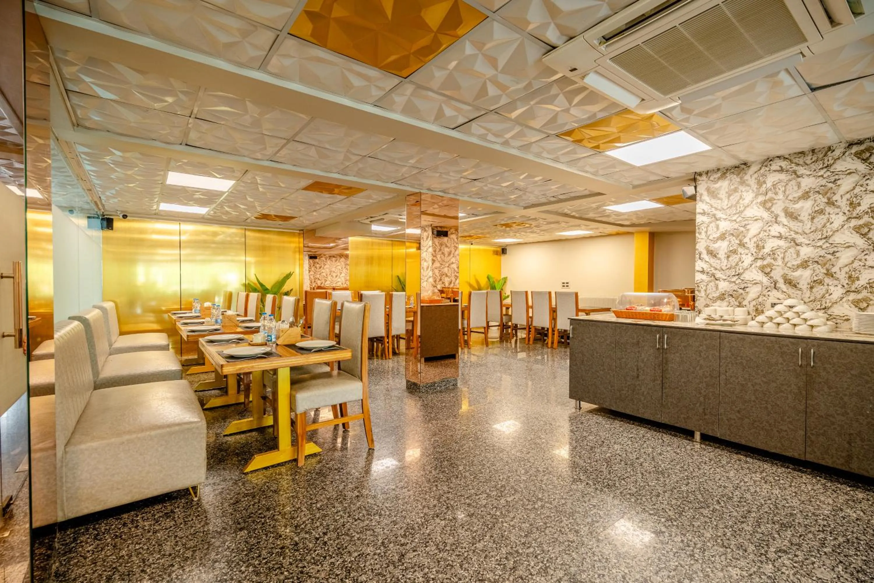 Restaurant/places to eat in Lime Tree Hotel - Near Medanta Hospital
