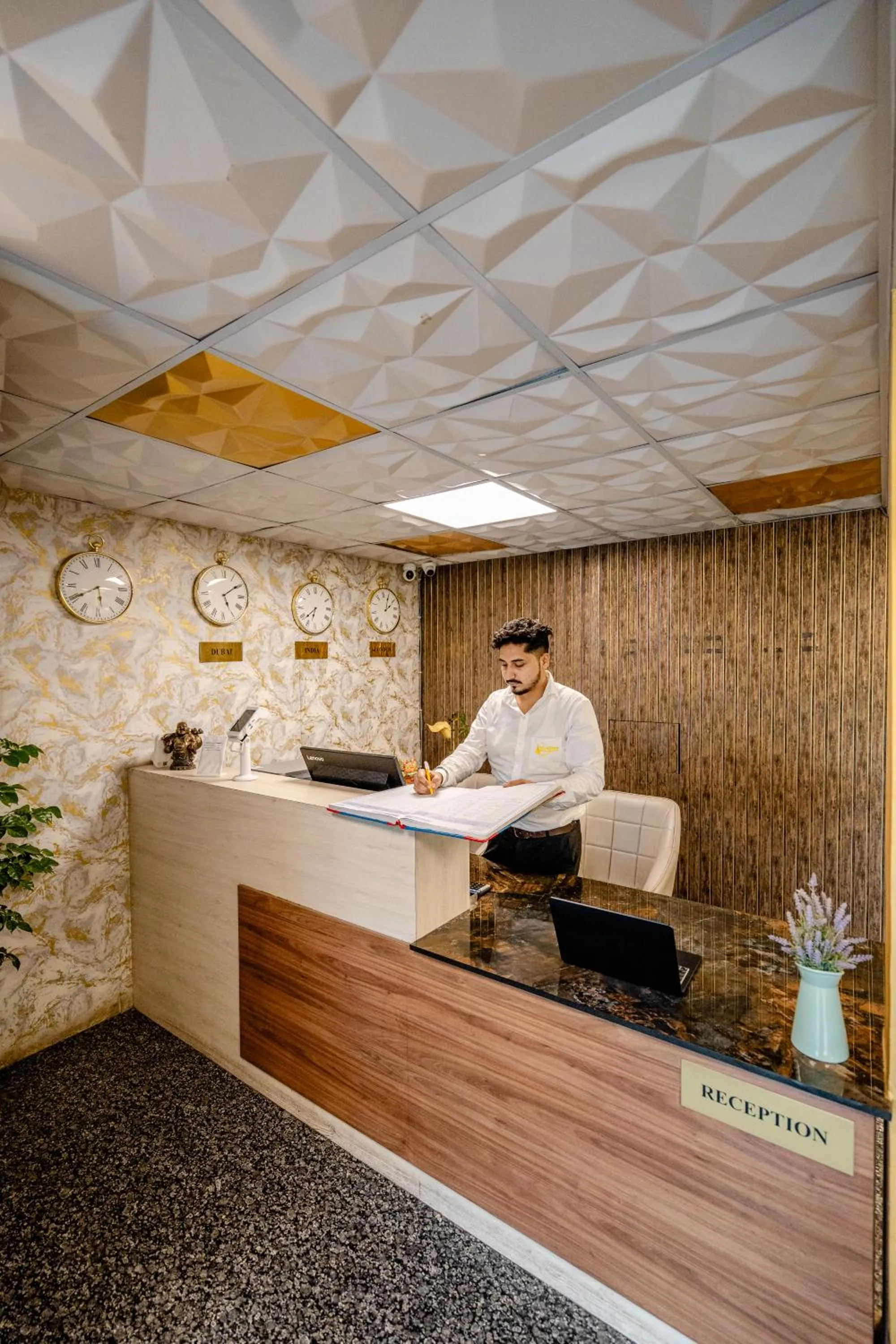 Lobby or reception in Lime Tree Hotel - Near Medanta Hospital