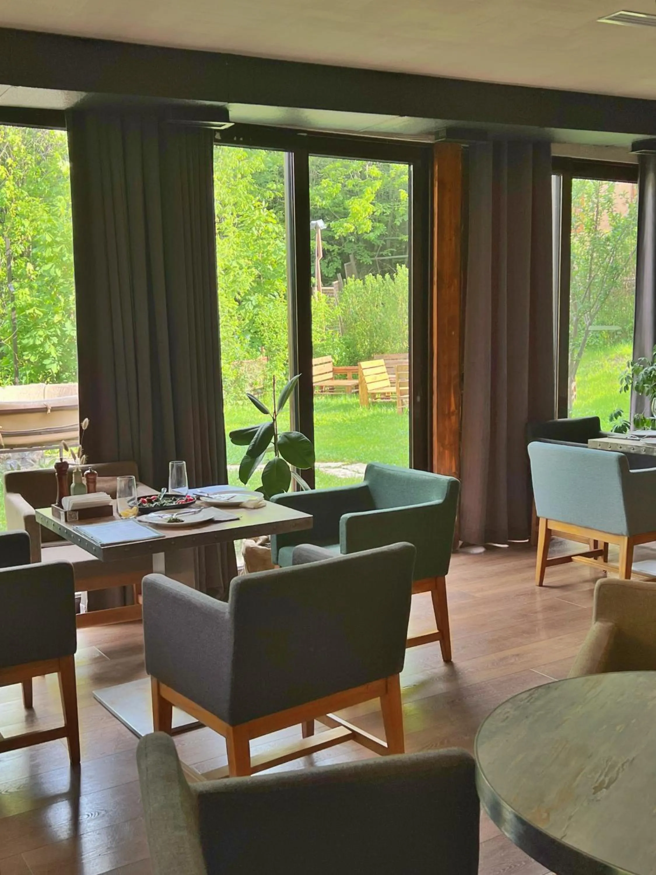 Restaurant/places to eat in Teghenis Resort