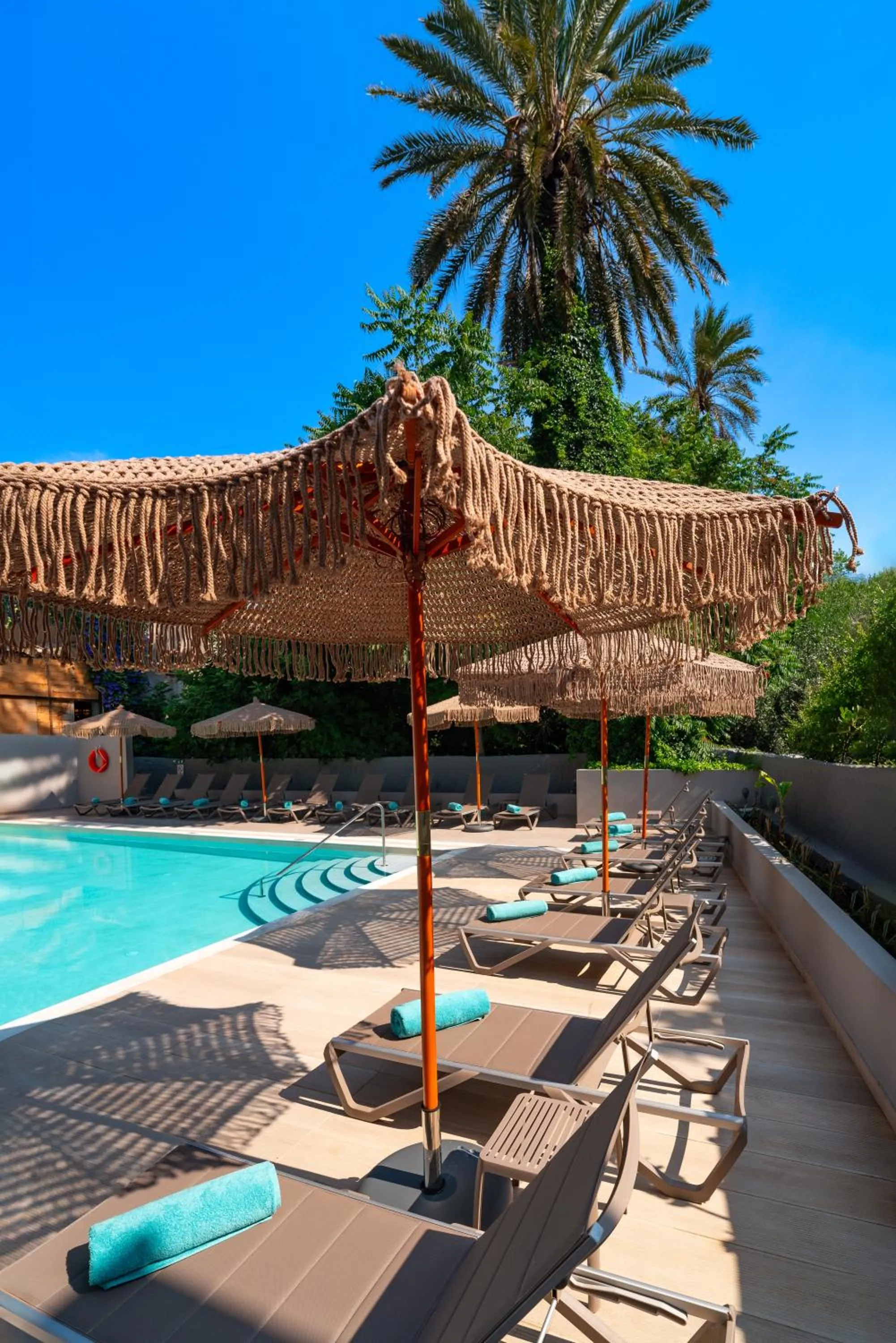 Swimming pool in Amphitryon City Hotel