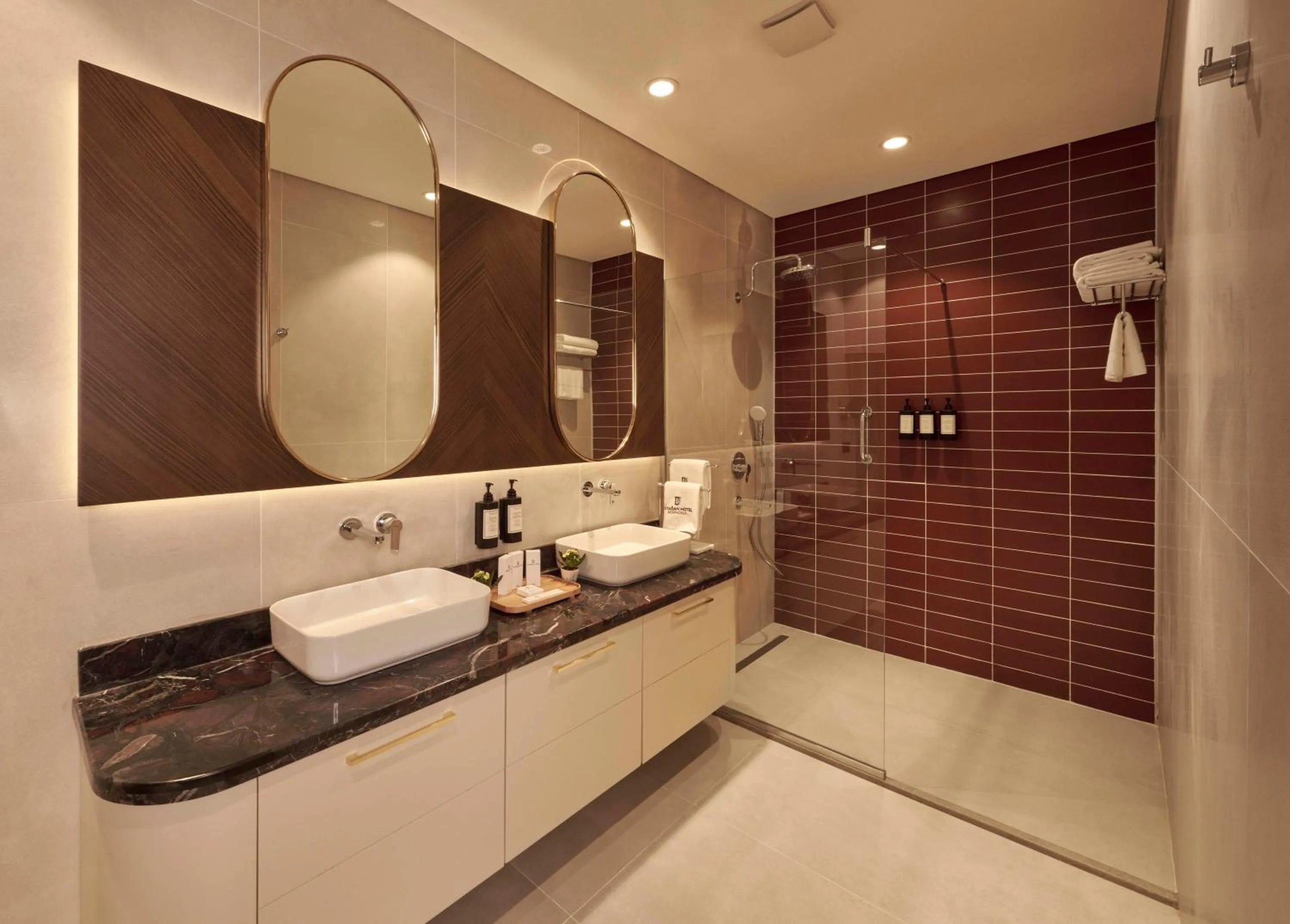 Shower in Çırağan Hotel Bosphorus