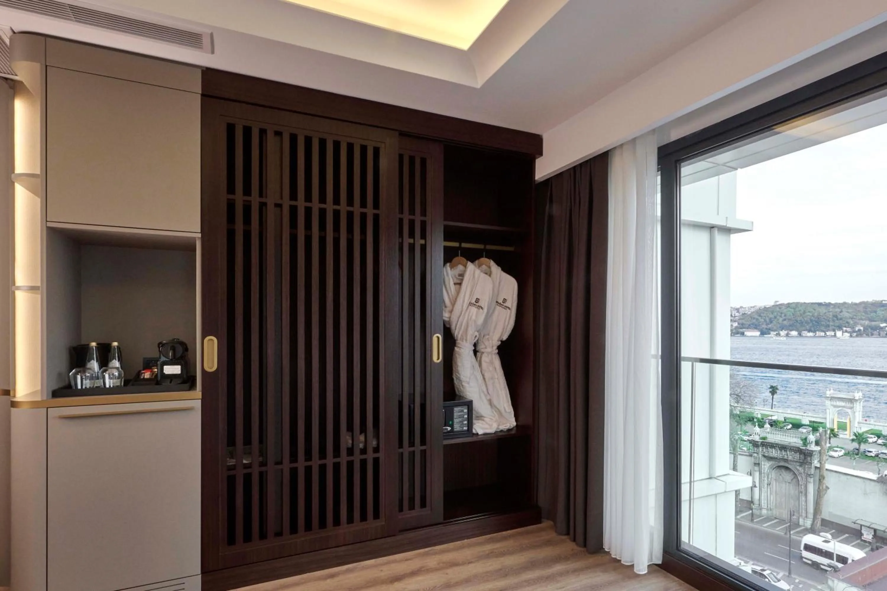 wardrobe in Çırağan Hotel Bosphorus
