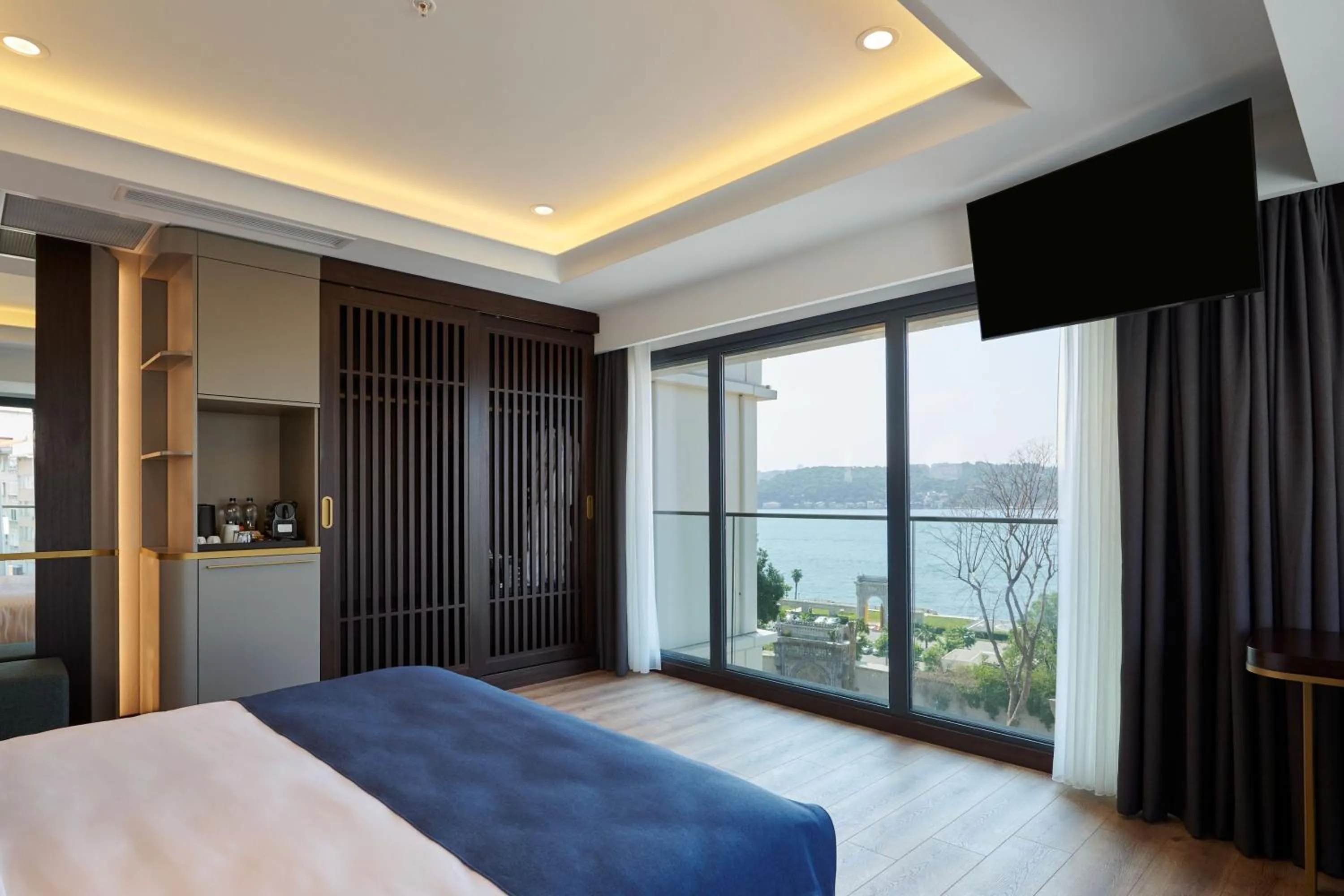 Photo of the whole room, Bed in Çırağan Hotel Bosphorus