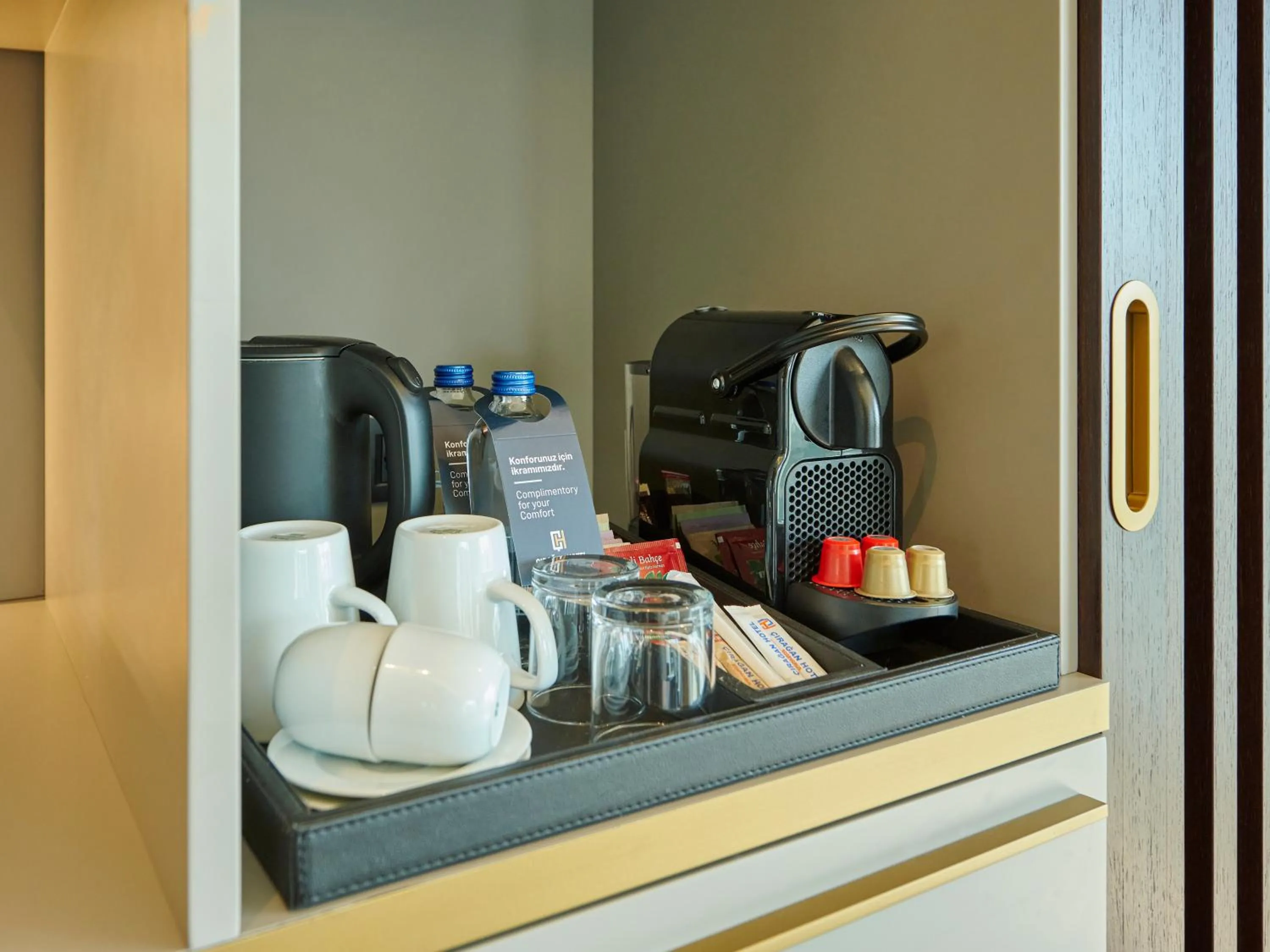 Coffee/tea facilities in Çırağan Hotel Bosphorus