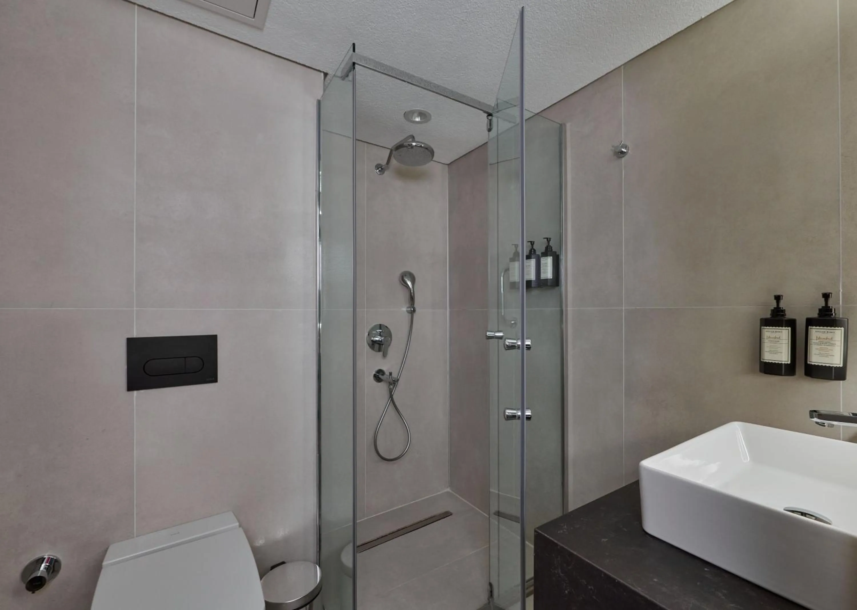 Shower in Çırağan Hotel Bosphorus