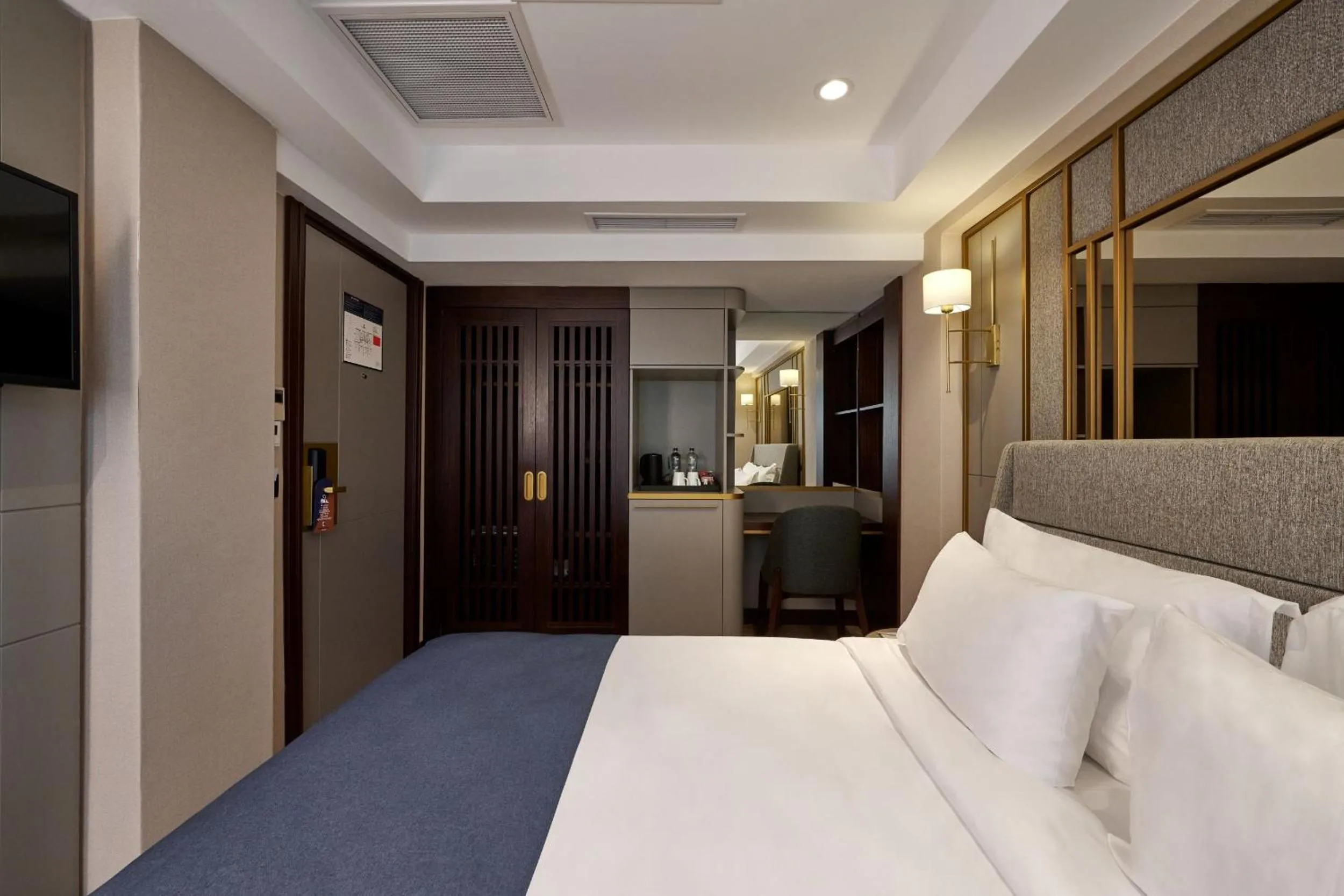 Photo of the whole room, Bed in Çırağan Hotel Bosphorus