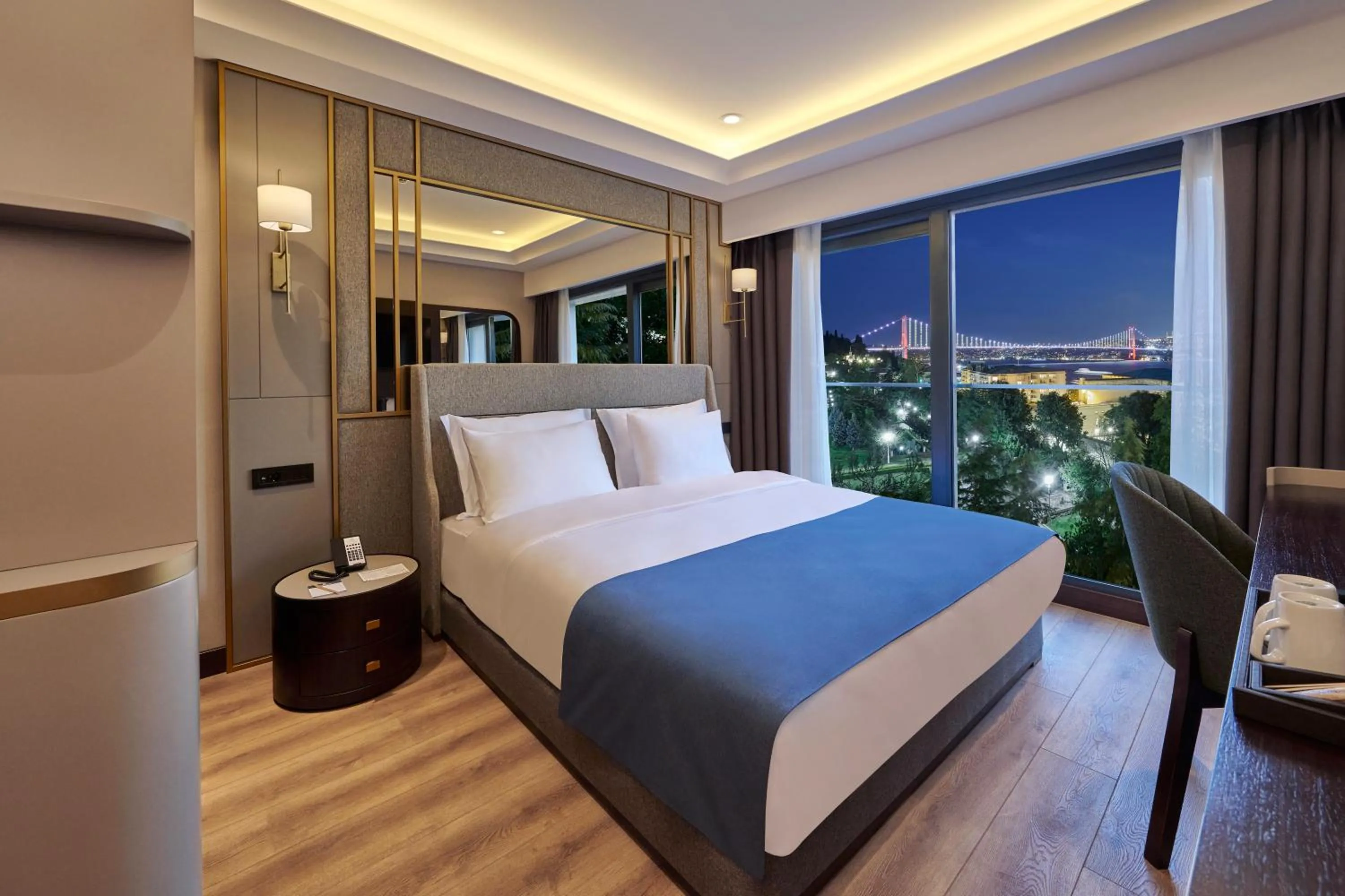 Photo of the whole room, Bed in Çırağan Hotel Bosphorus