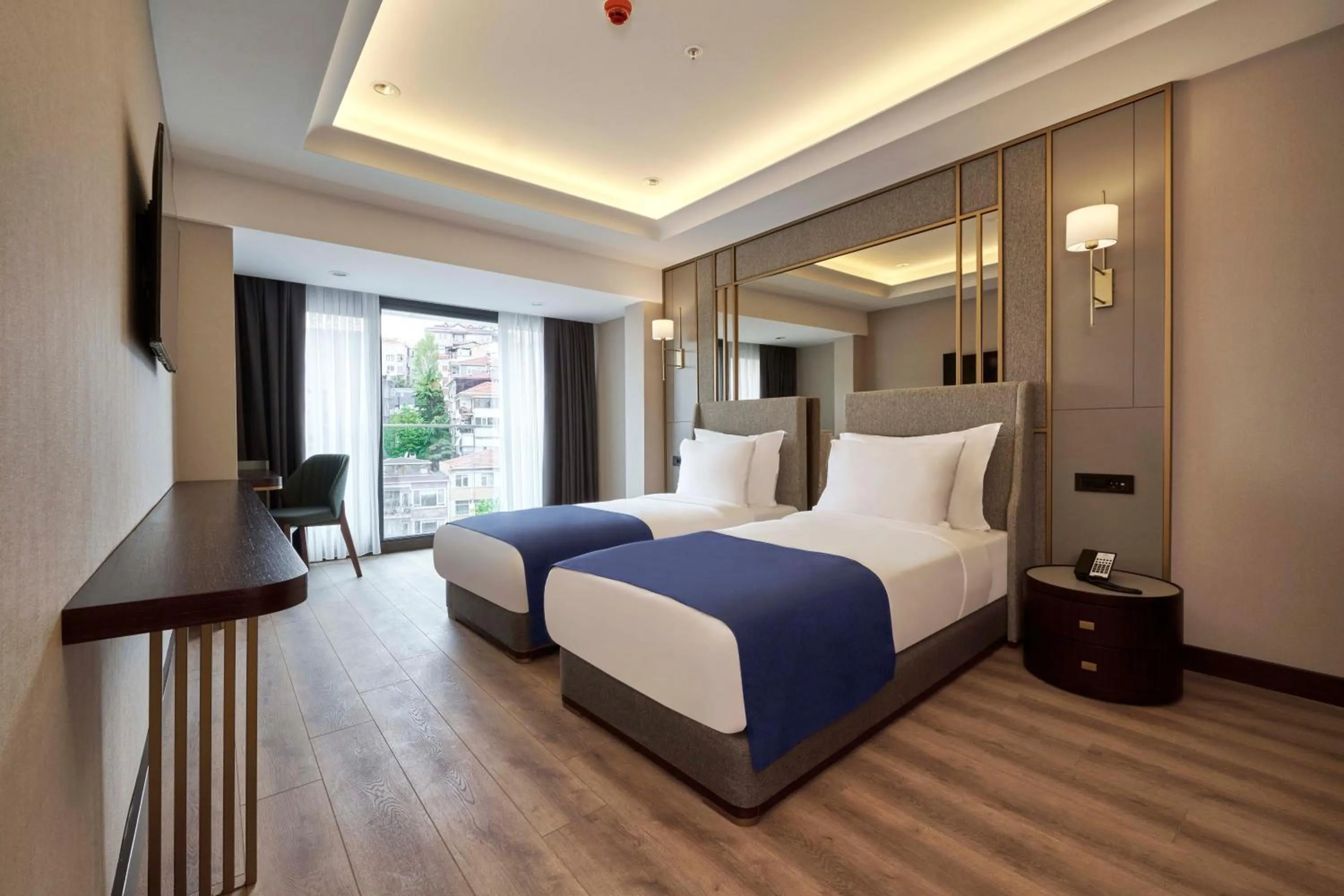 Photo of the whole room, Bed in Çırağan Hotel Bosphorus