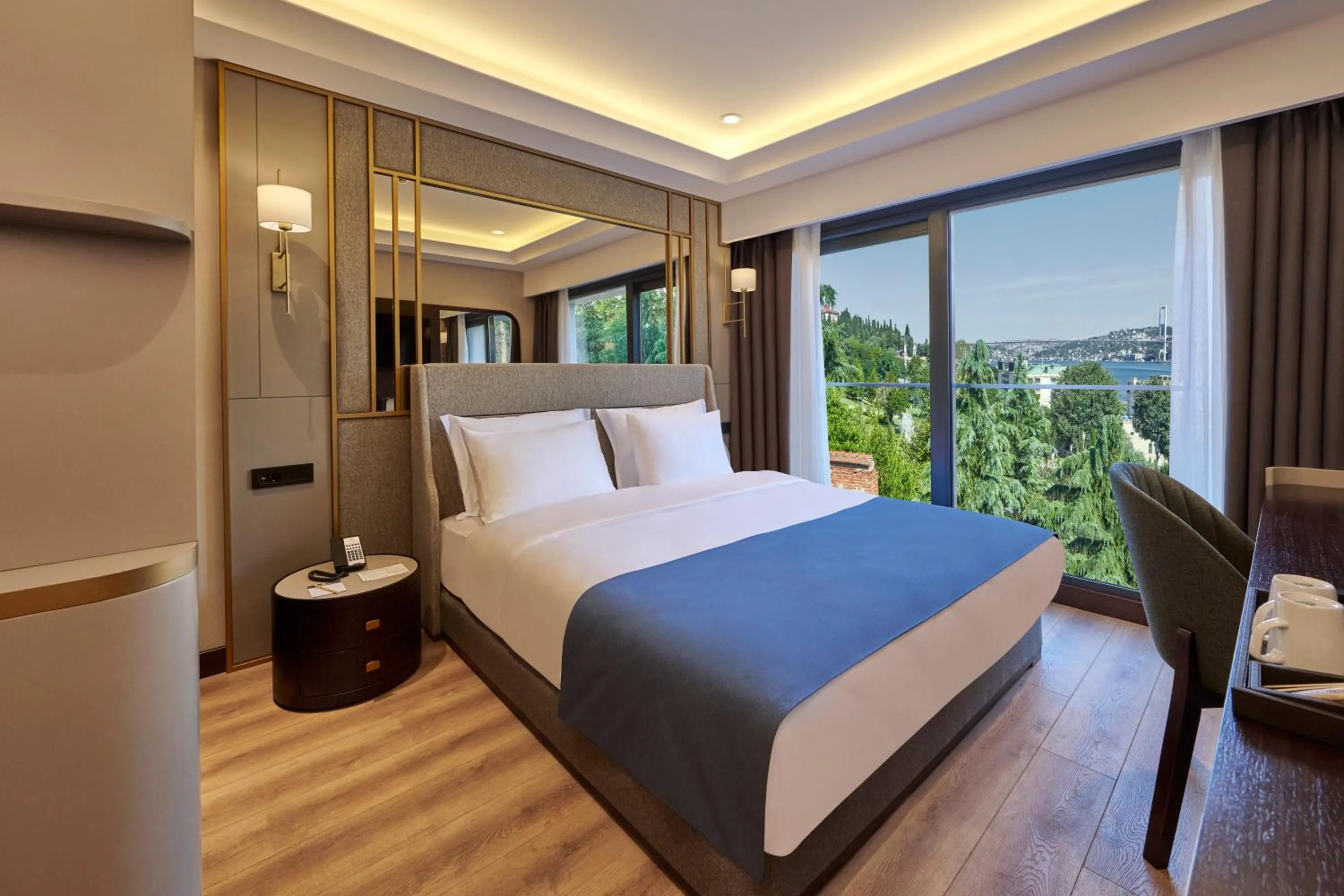 Photo of the whole room, Bed in Çırağan Hotel Bosphorus