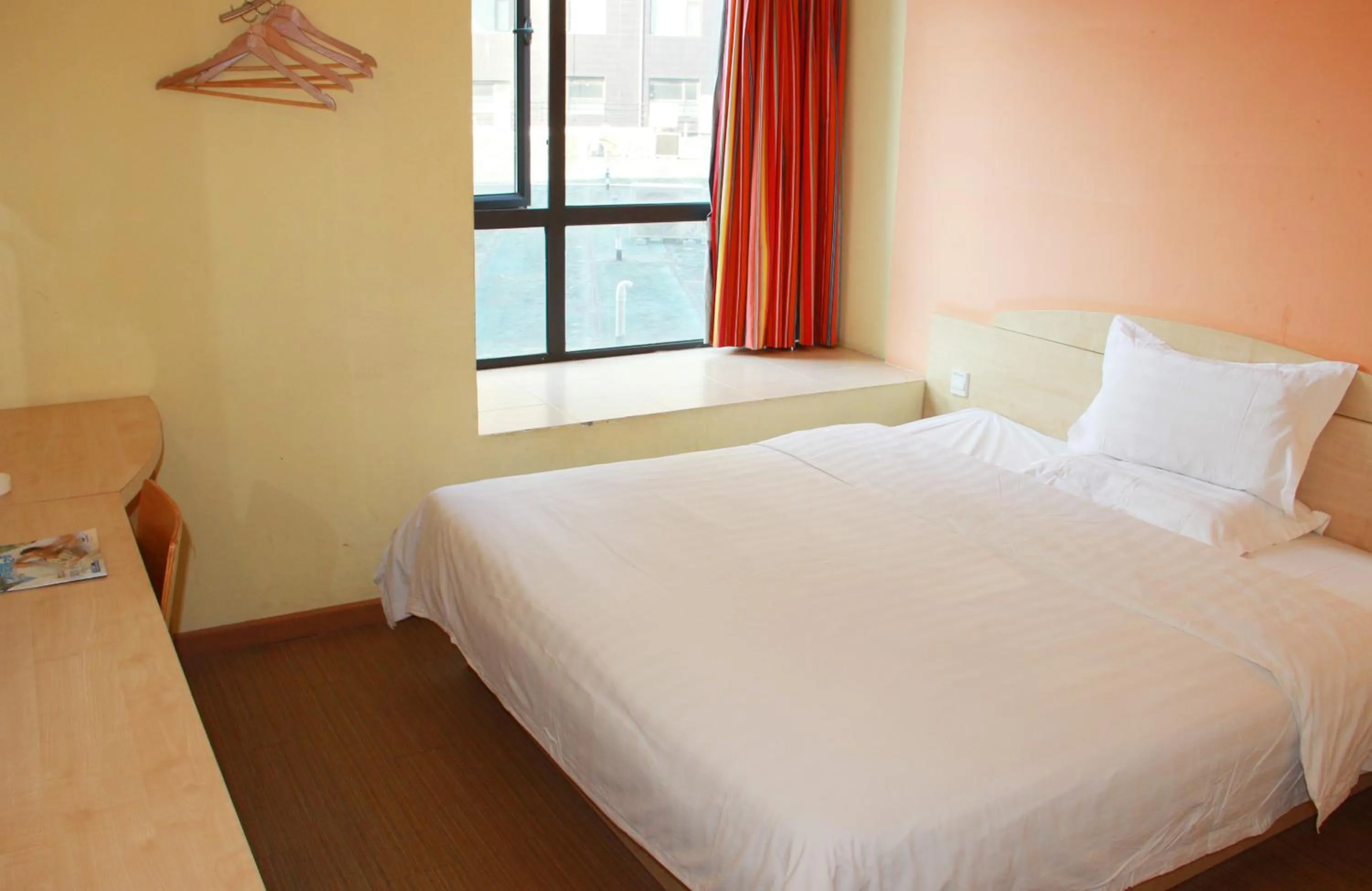 Bed in 7Days Inn Huquan Street Yangjiawan Subway Station