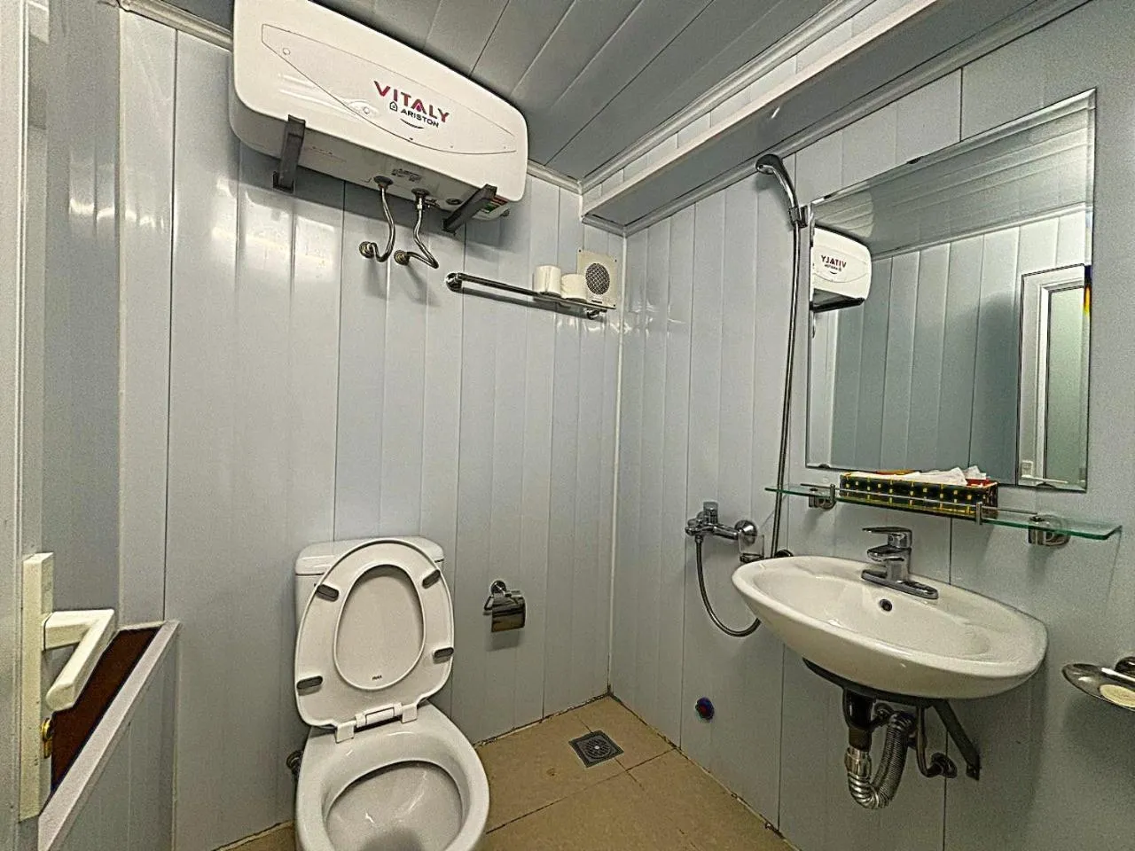 Toilet in Chân Mây Tam Đảo