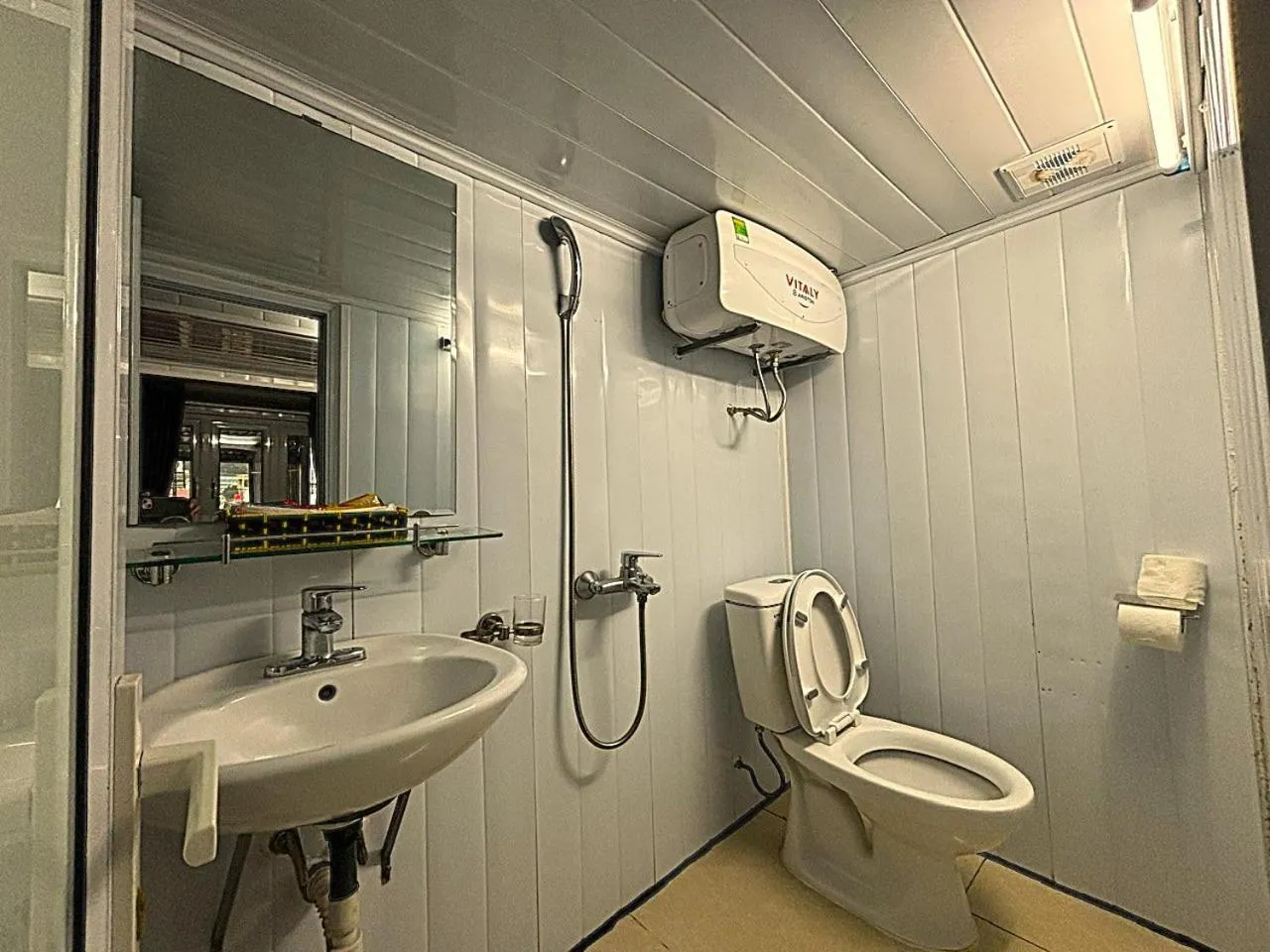 Toilet in Chân Mây Tam Đảo