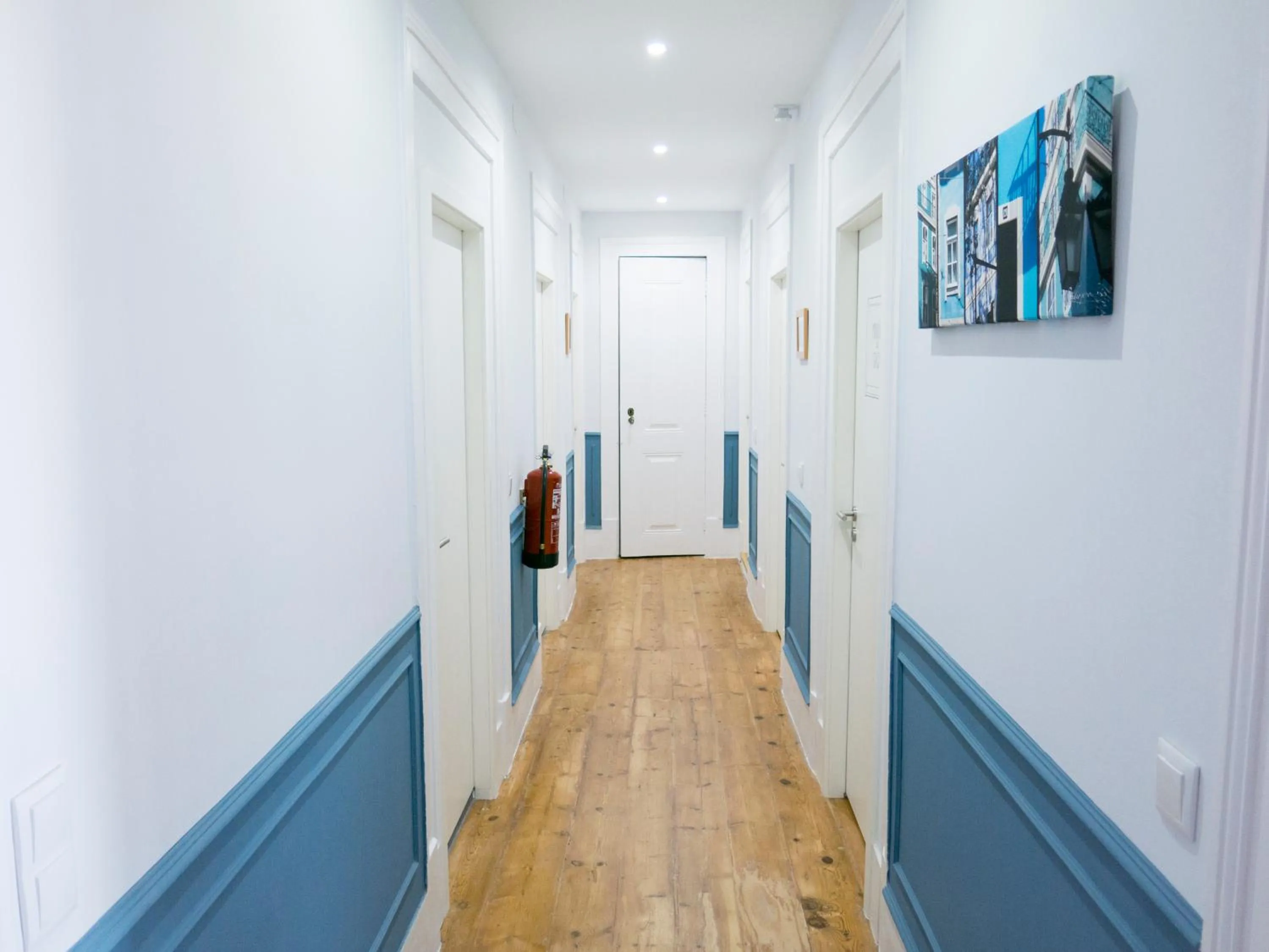 Communal lounge/ TV room in Lisbon Check-In Guesthouse