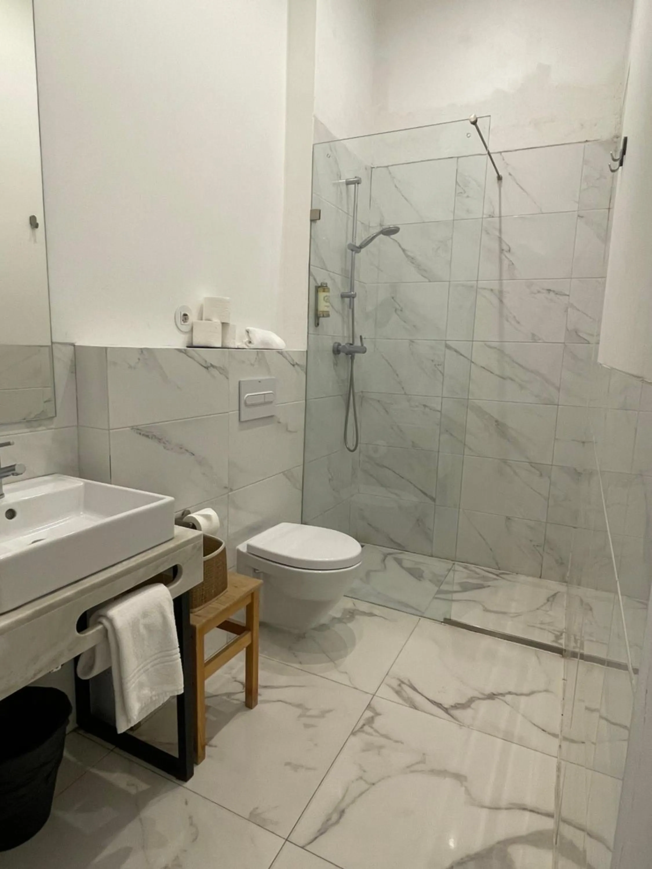 Toilet in Lisbon Check-In Guesthouse