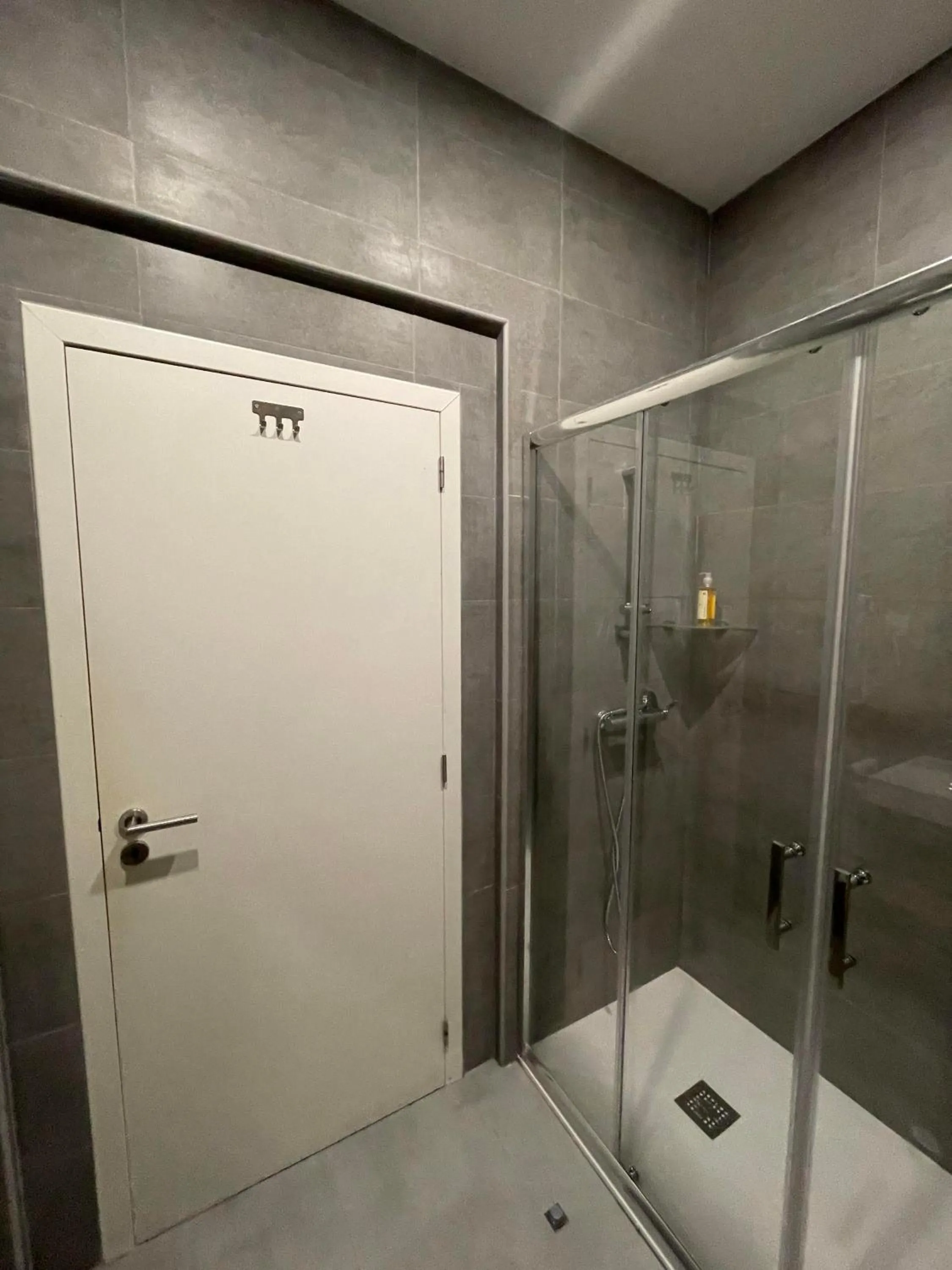 Bathroom in Lisbon Check-In Guesthouse