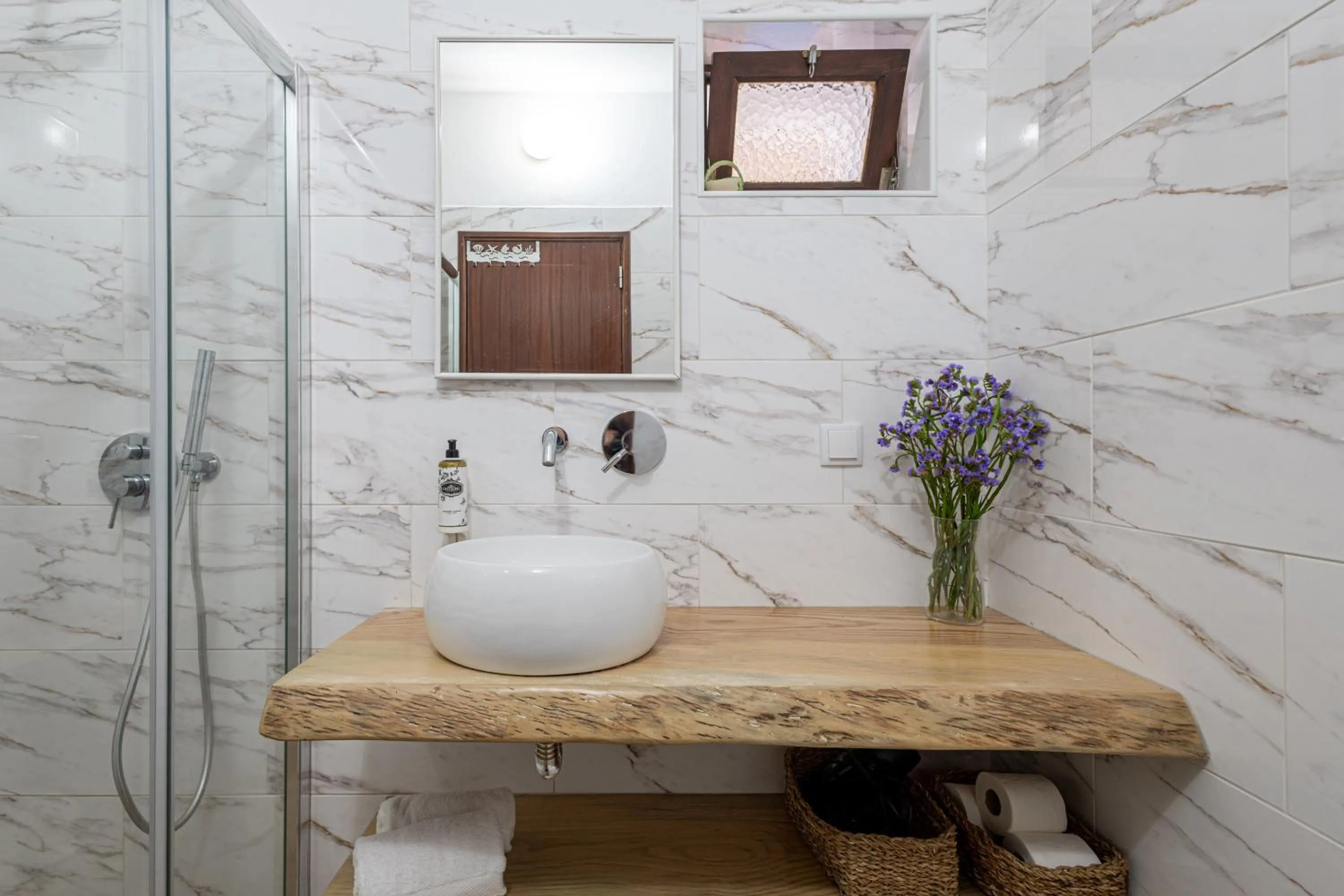 Shower in Monte do Cerro