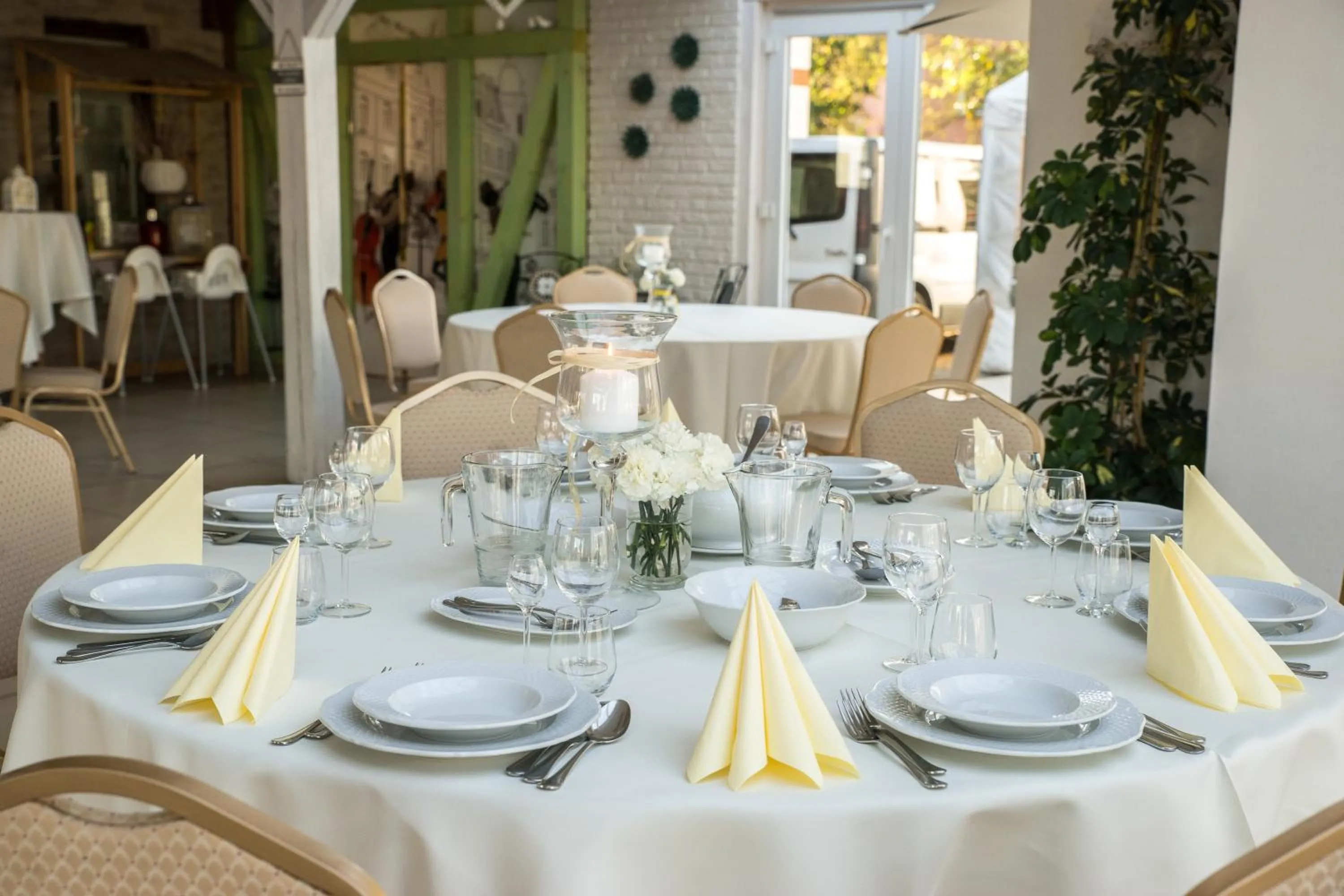 Restaurant/places to eat in Hotel Legnicki & Restauracja