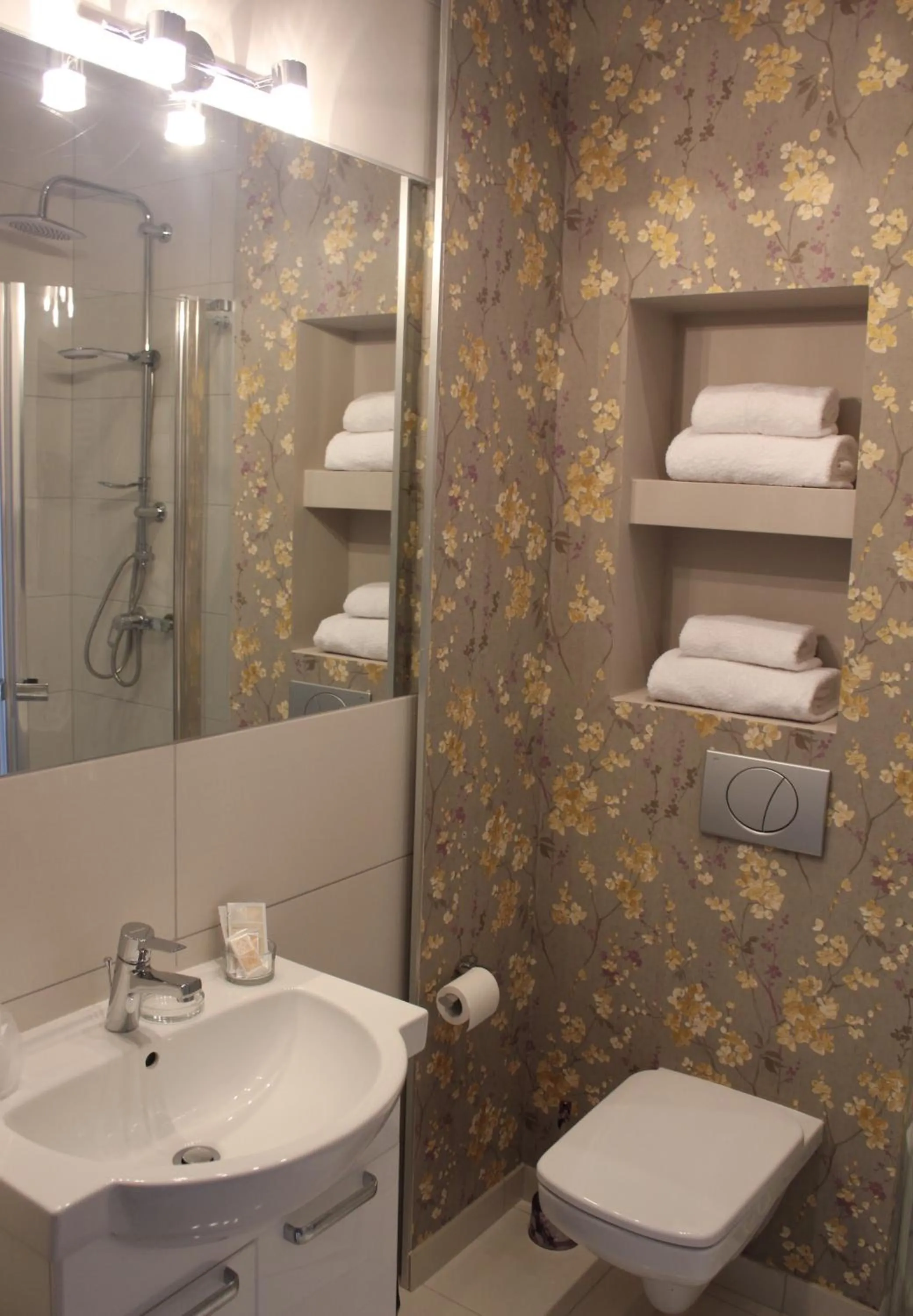 Bathroom in Hotel Legnicki & Restauracja