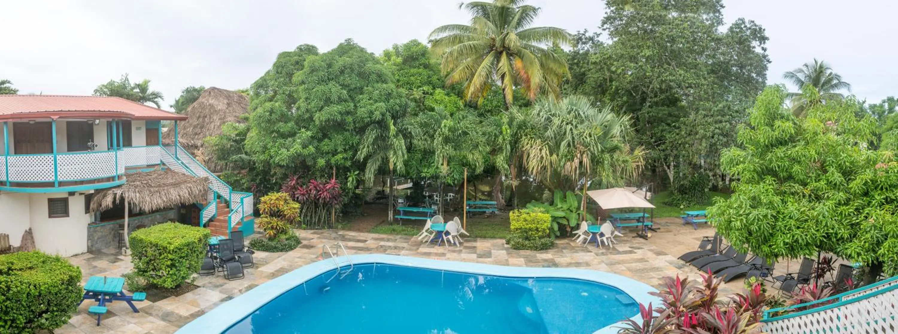 Pool view in Drift Inn Cayo