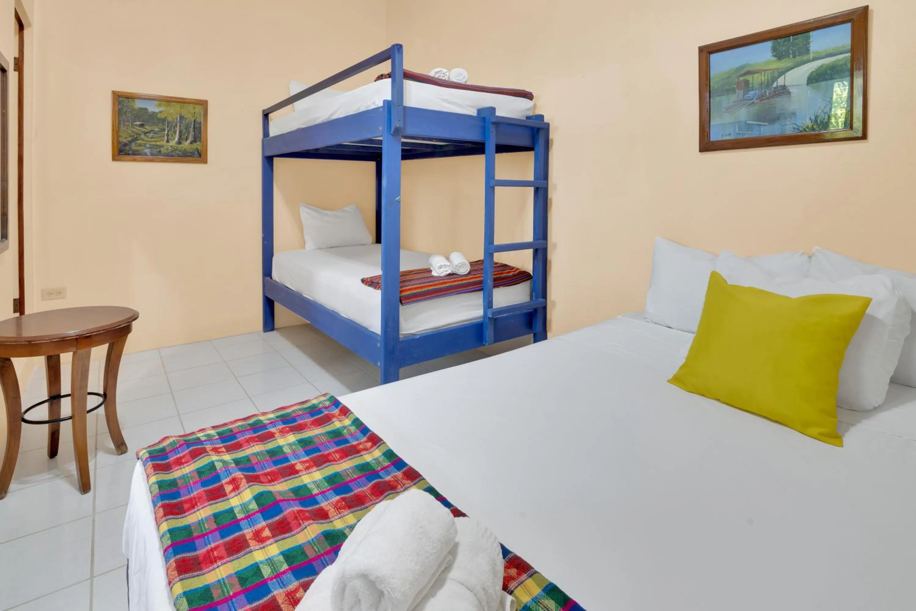bunk bed, Bed in Drift Inn Cayo