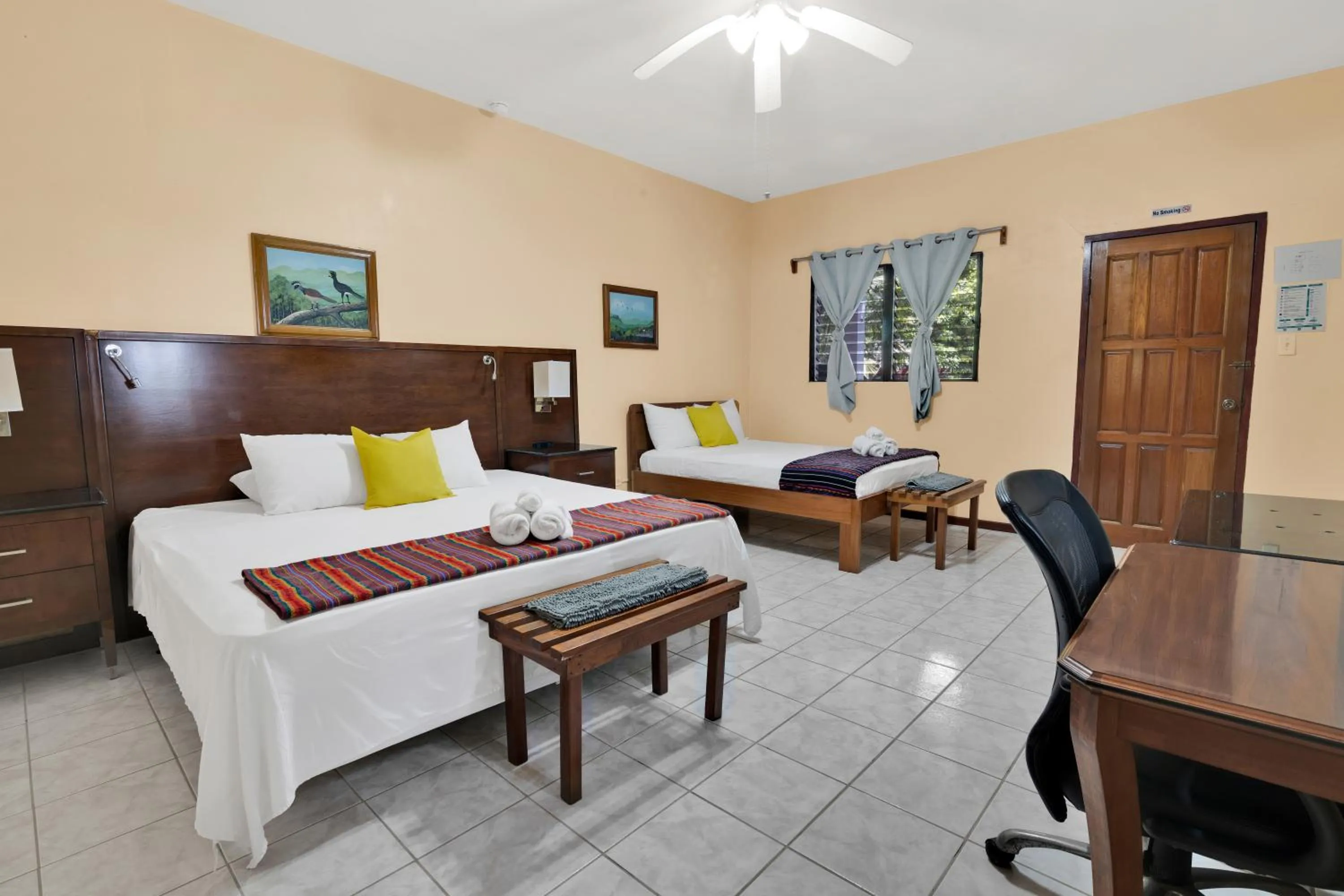 Bedroom, Bed in Drift Inn Cayo